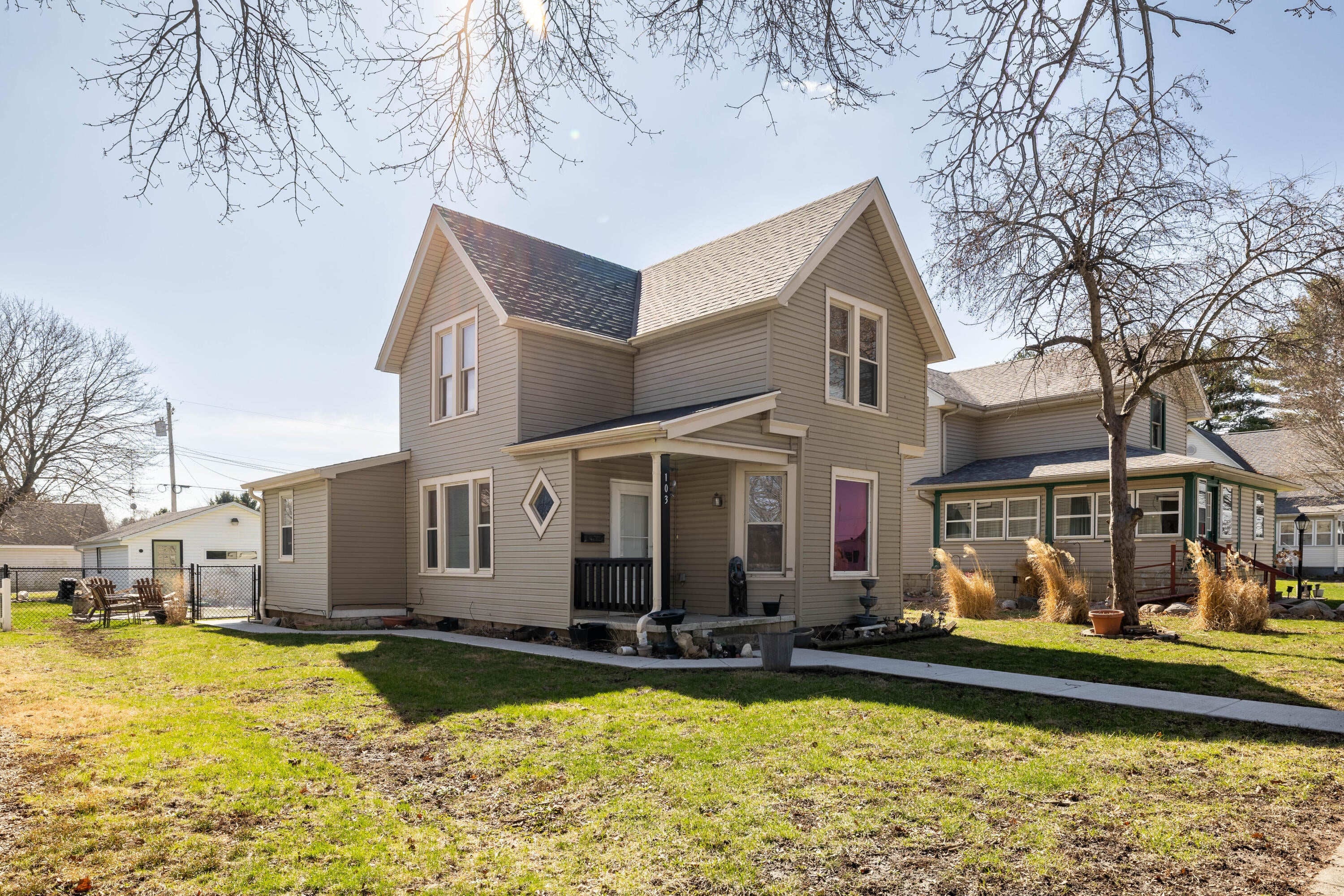 103 W Lincoln Street — photo