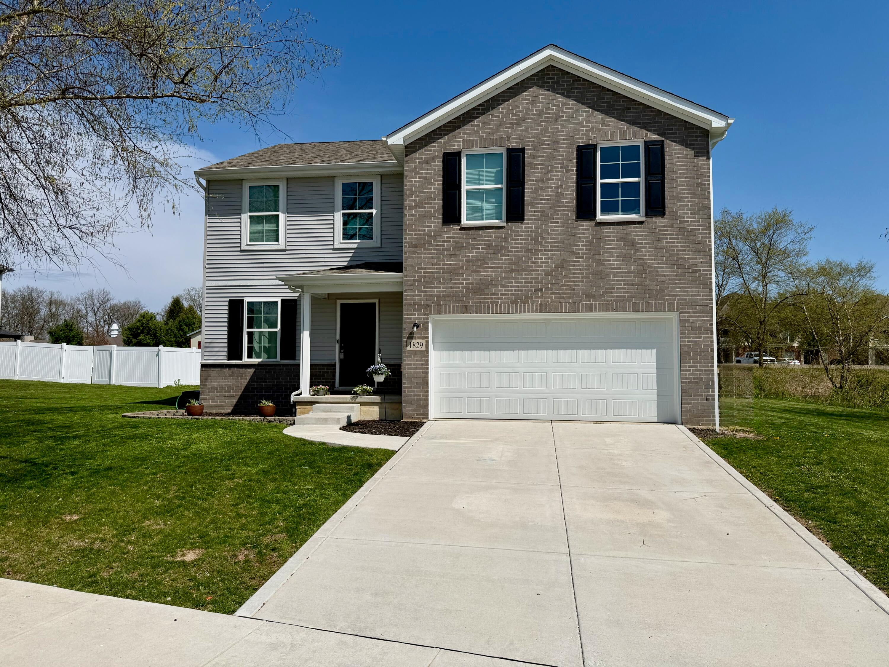 1829 S Creekside Court — photo