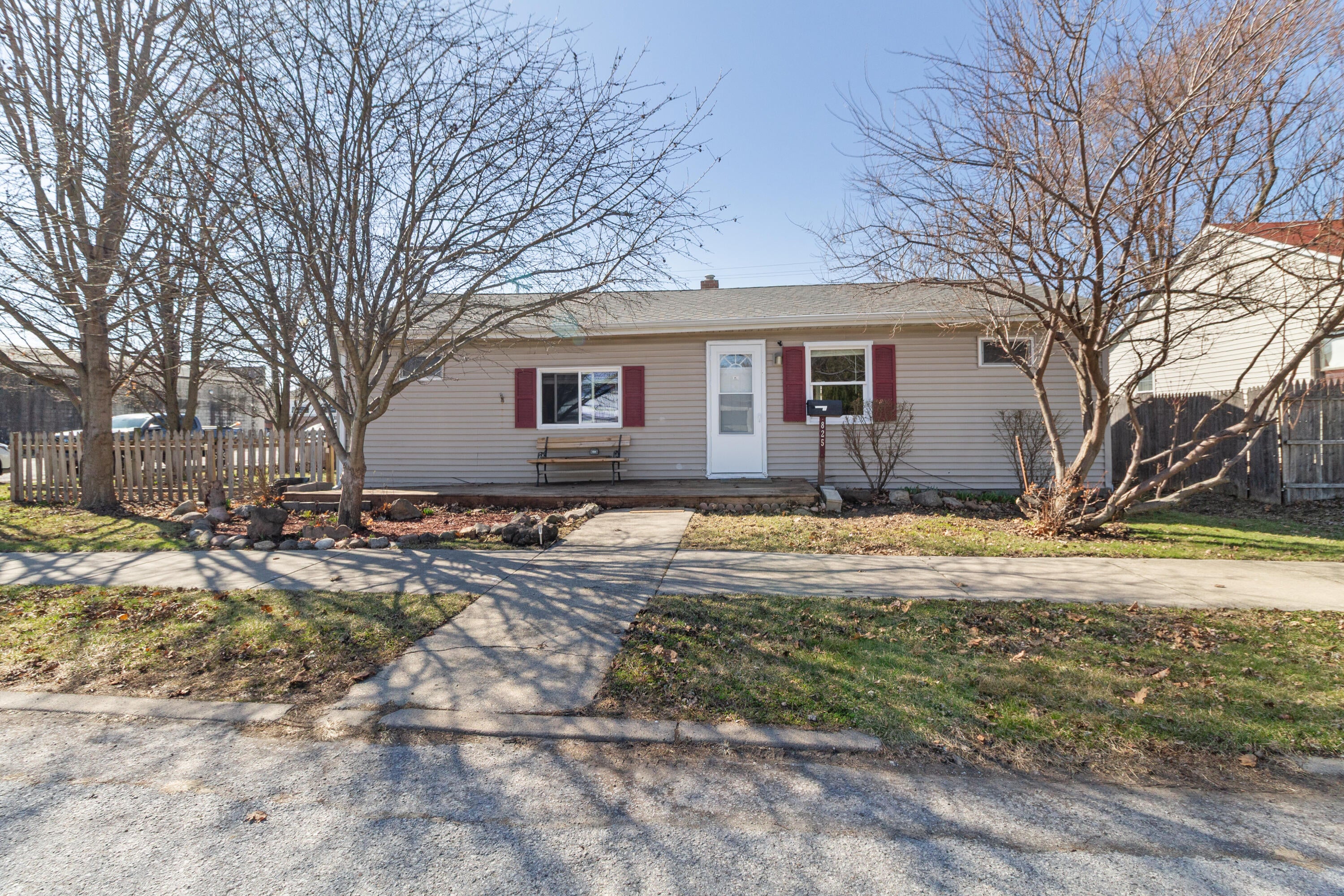 825 N Sherman Street — photo
