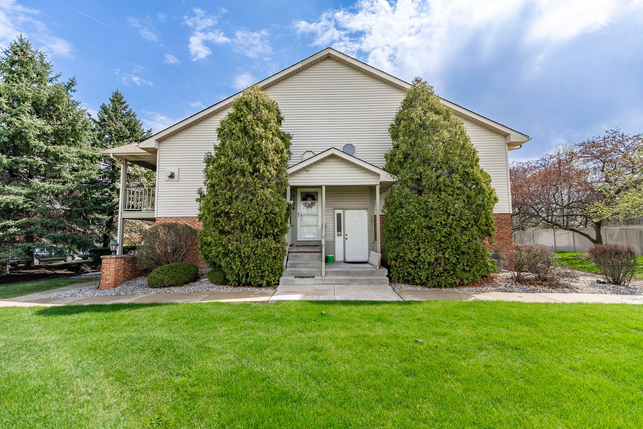 2104 Terrace Drive — photo