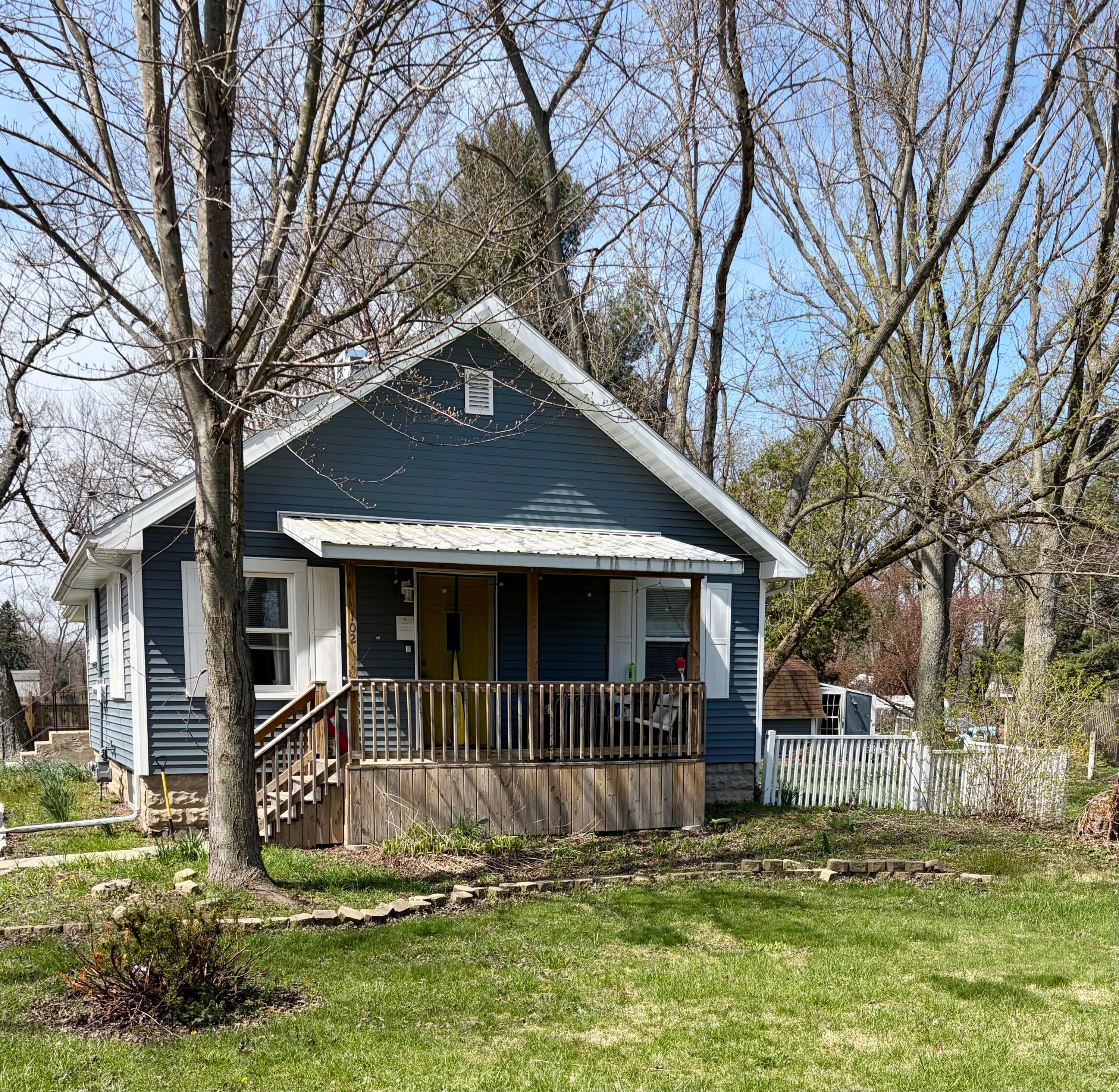 102 Leeds Avenue — photo
