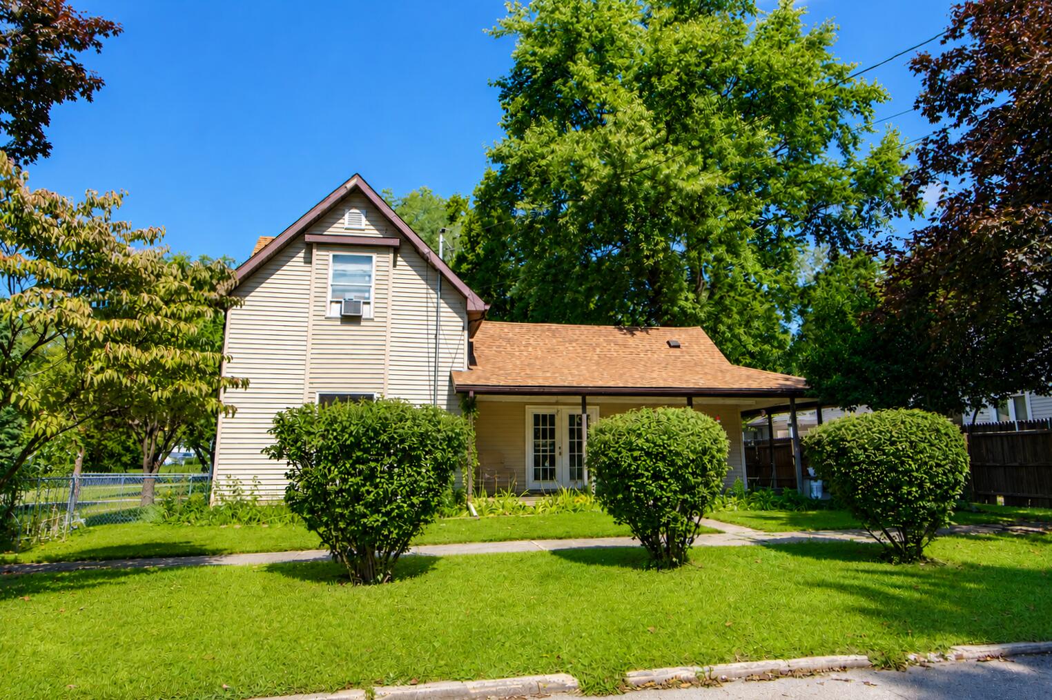 207 W Lake Street — photo