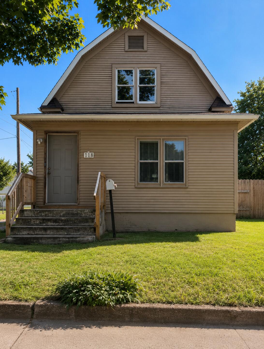 118 Dewey Street — photo