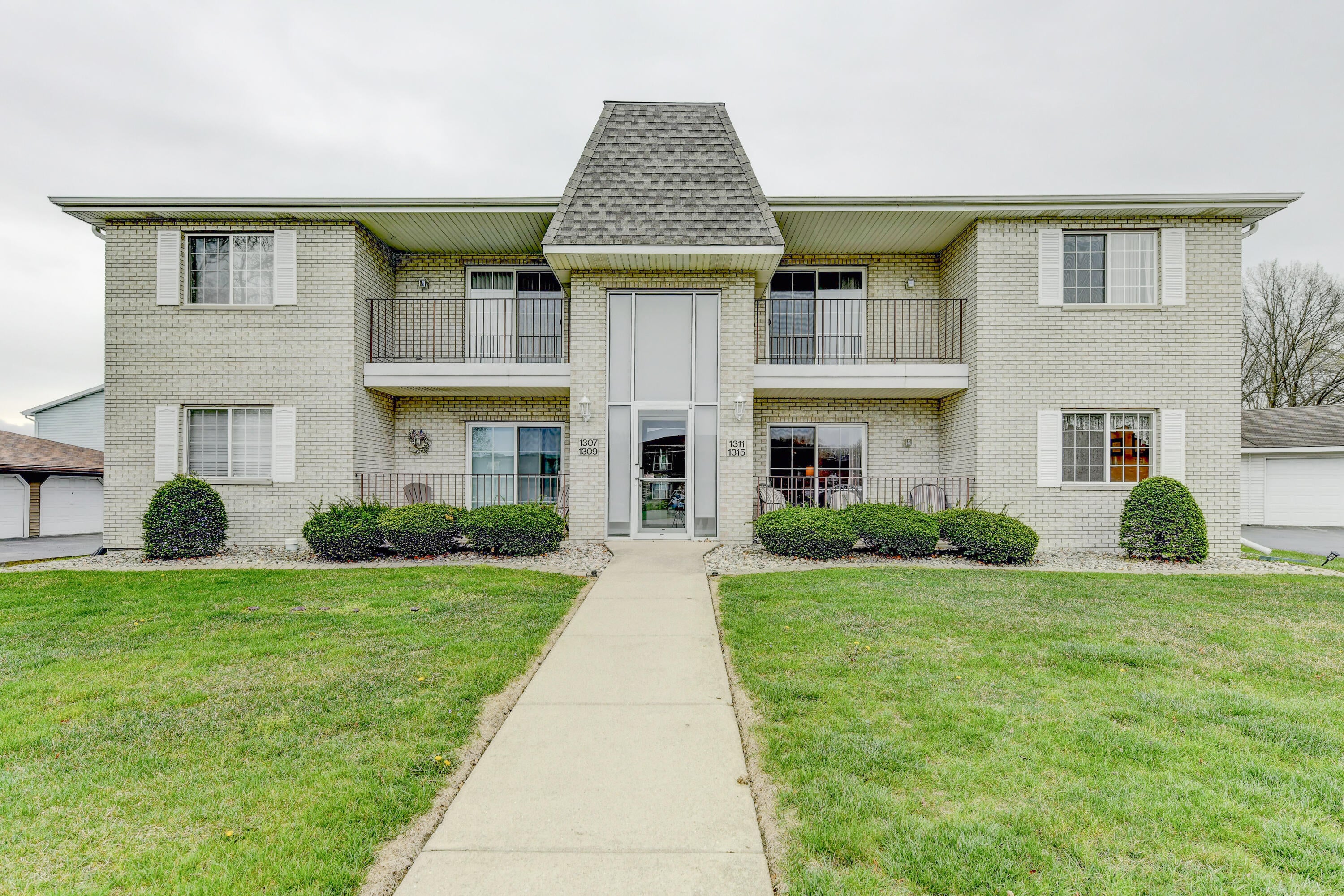 1315 Woodhollow Court — photo