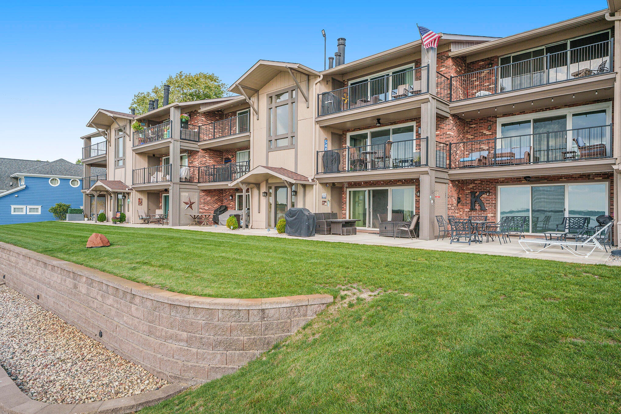 8125 Lake Shore Drive 5 — photo