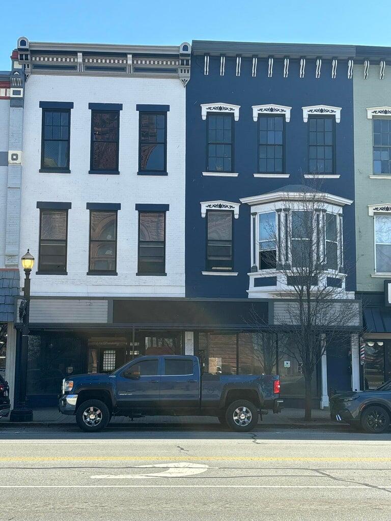 814 Lincolnway 101 — photo