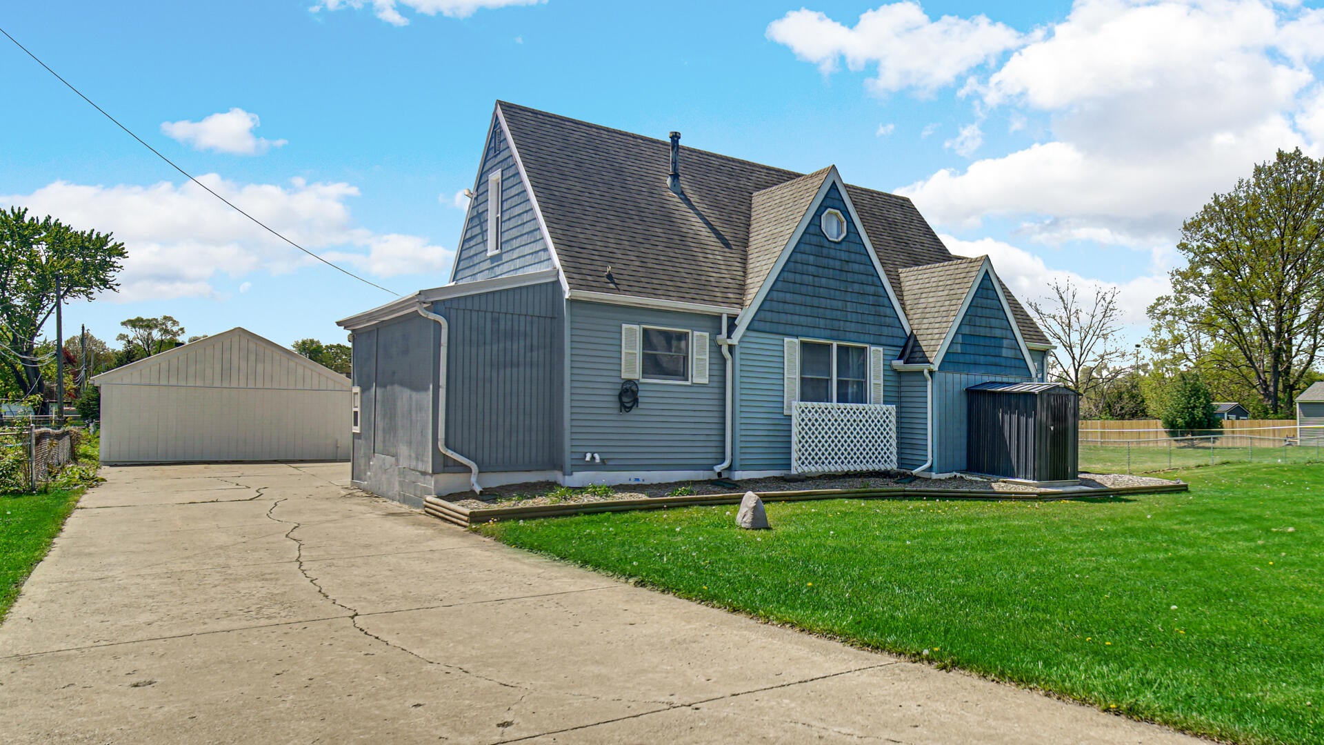 324 W Johnson Road — photo