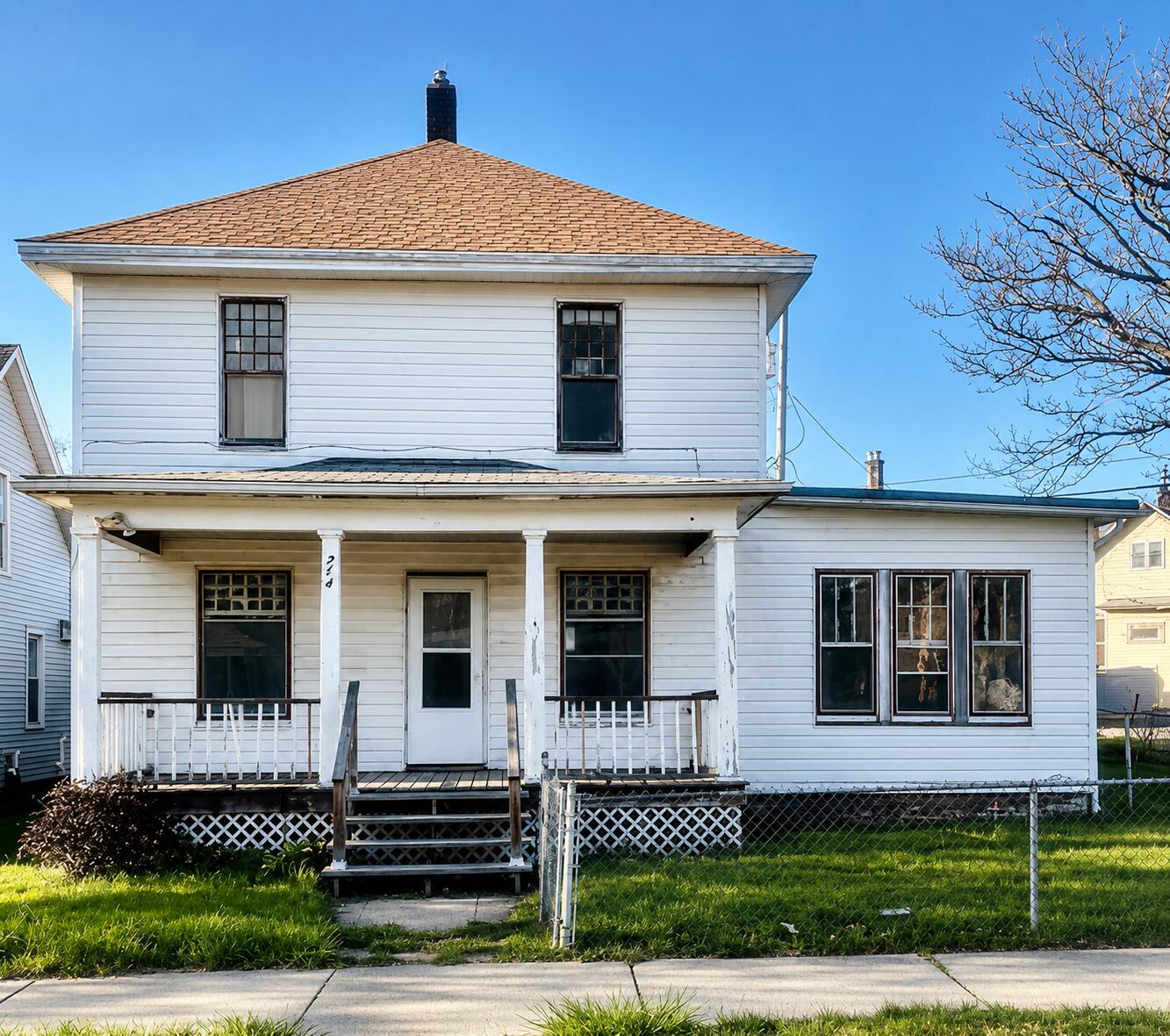 714 E 10th Street — photo