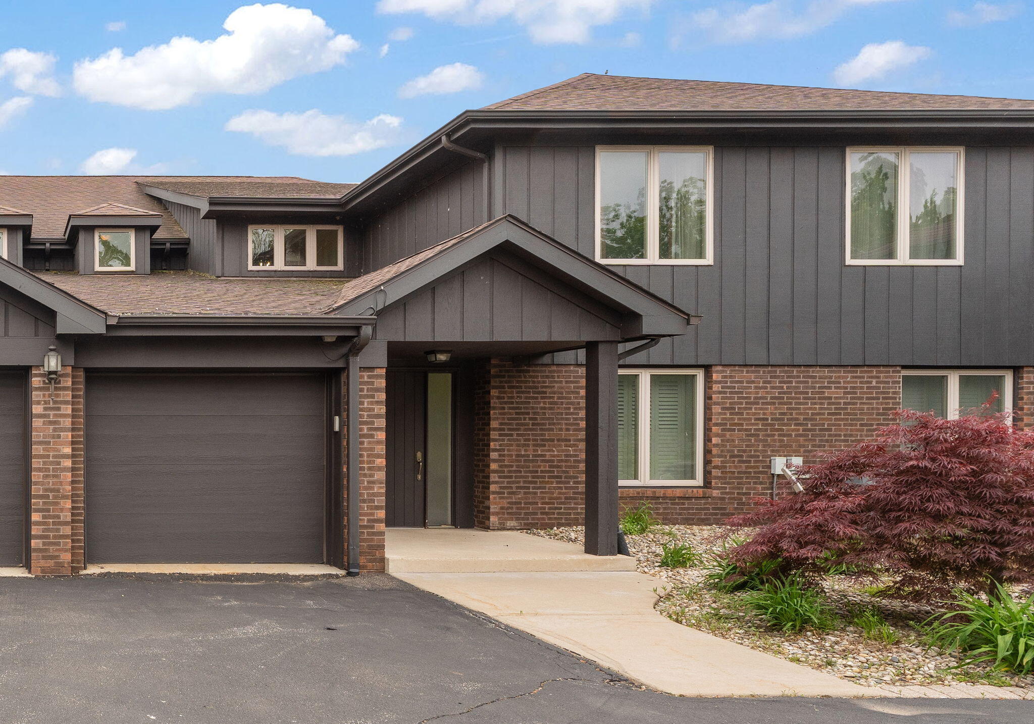 2549 N Lakeshore Drive — photo