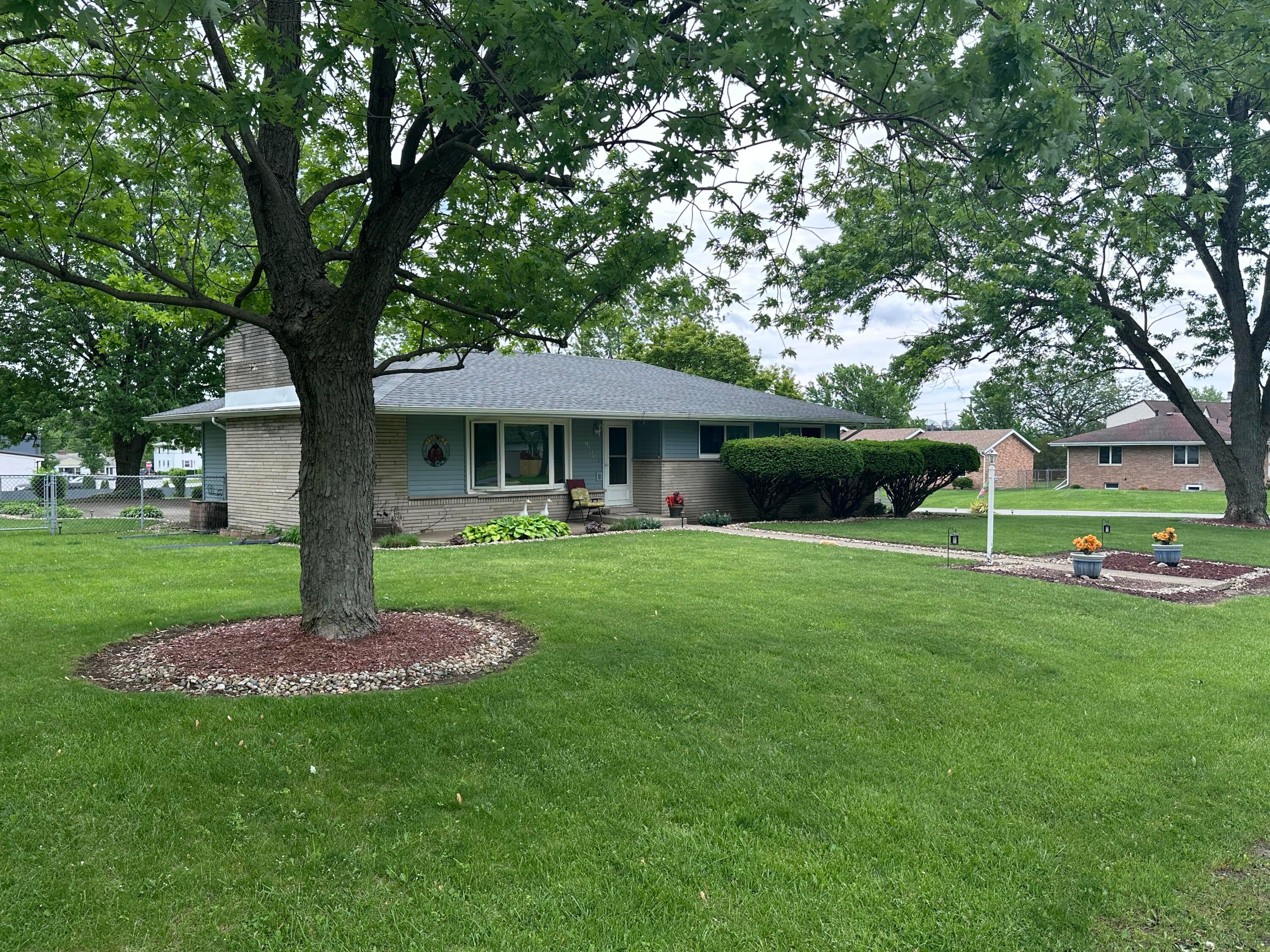 7595 Washington Court — photo