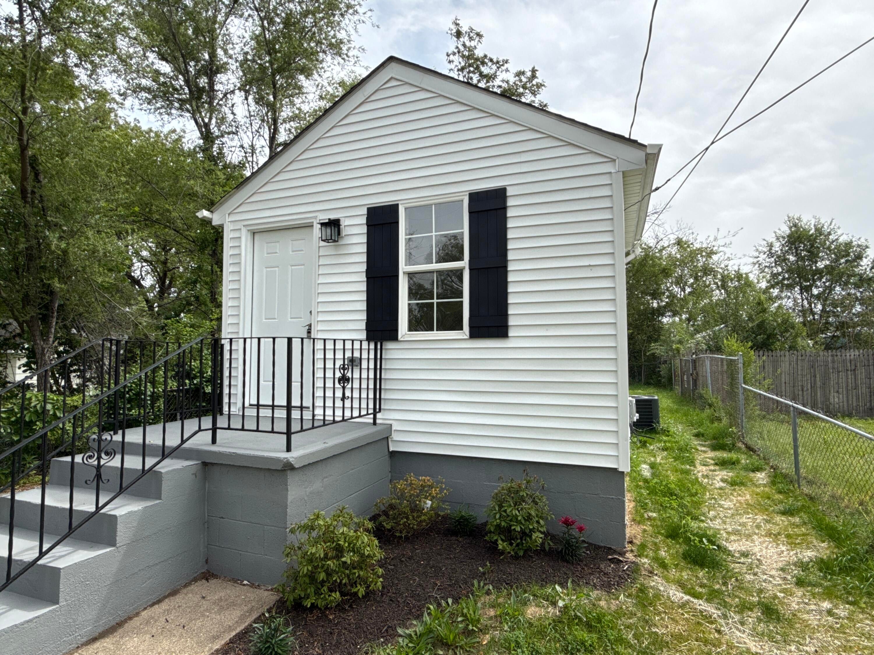 3655 Oregon Street — photo