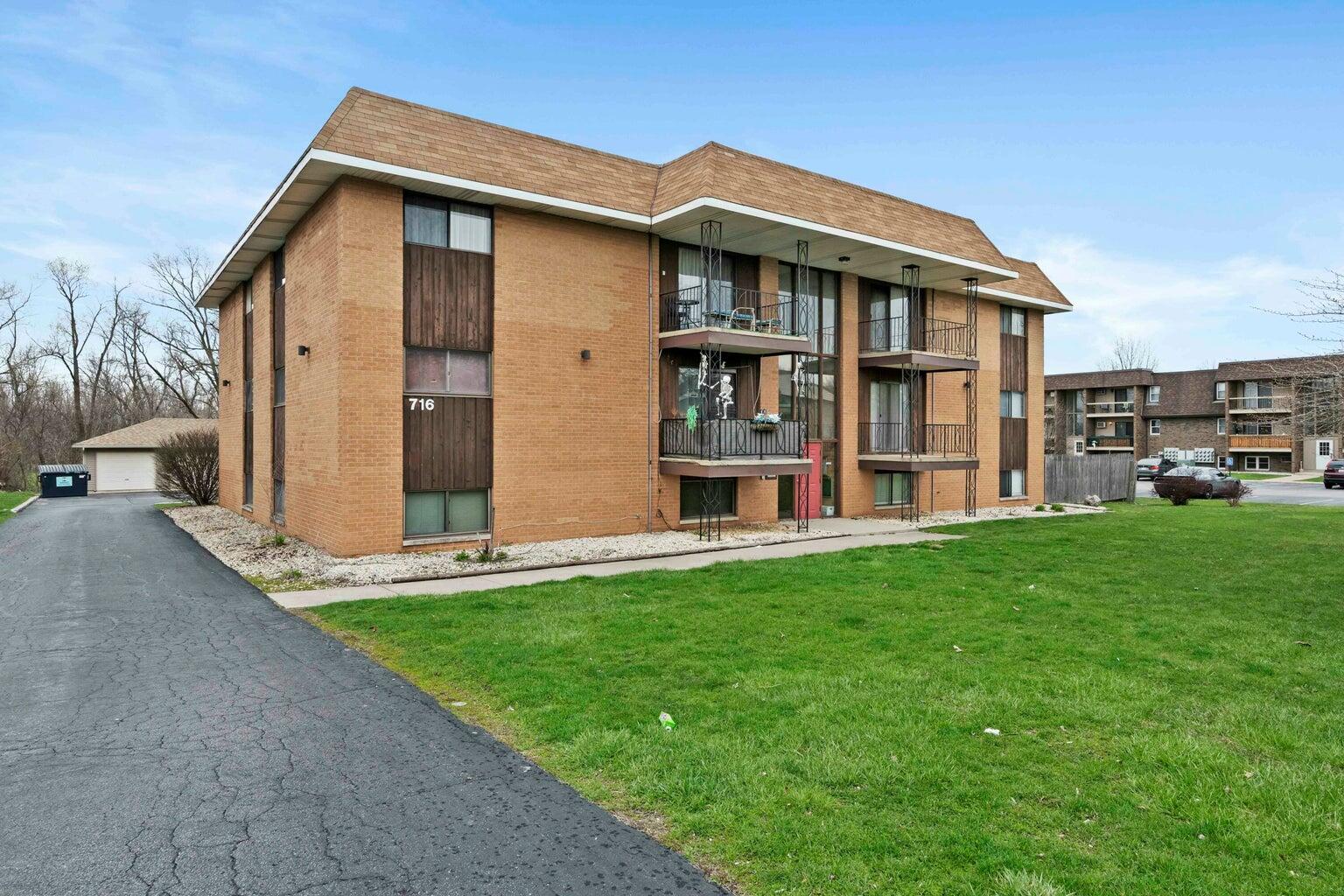 716 Moraine Trace 8 — photo