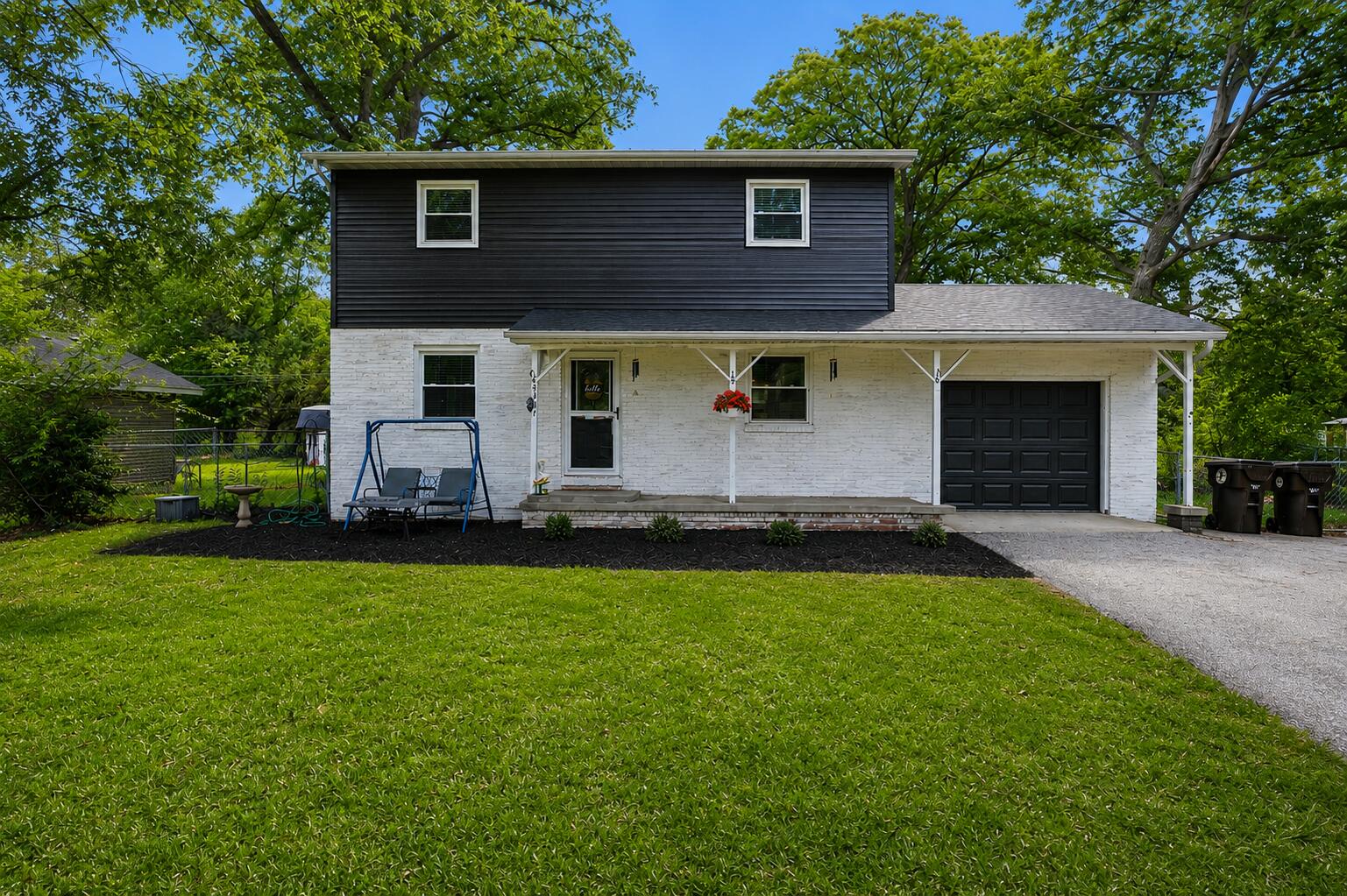 9347 N 327 W — photo