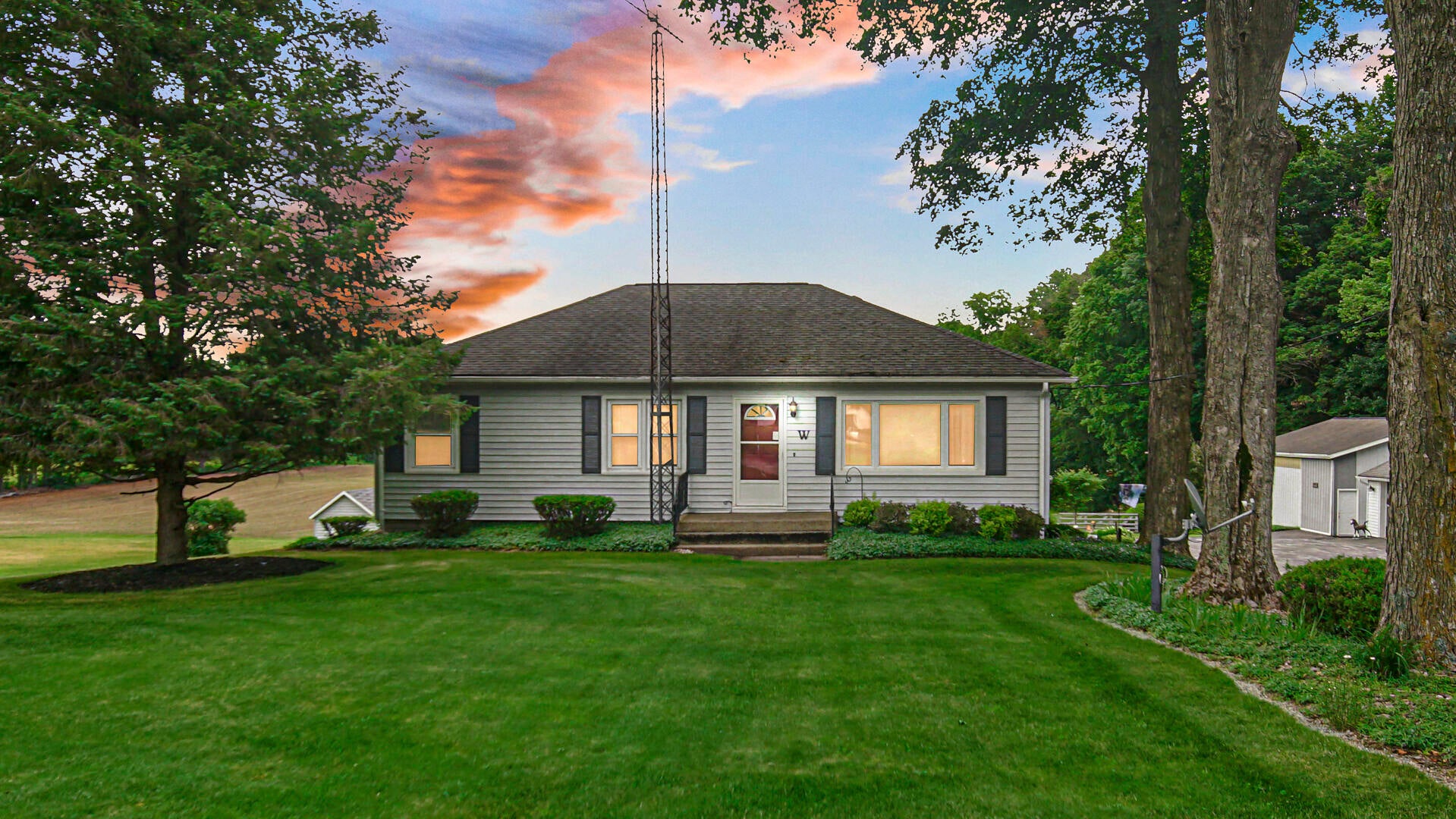 5567 N 350 E — photo