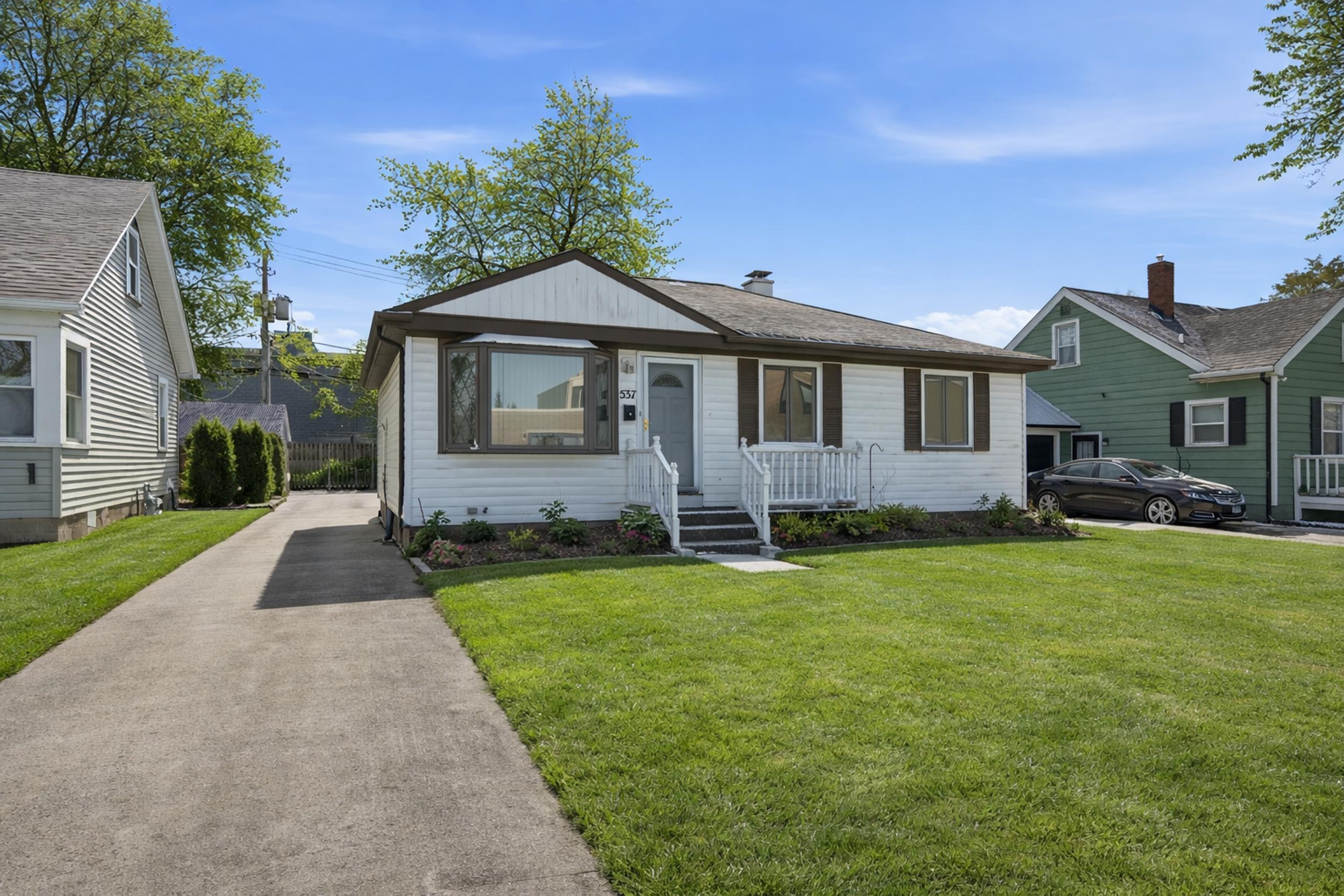 537 E 161st Place — photo