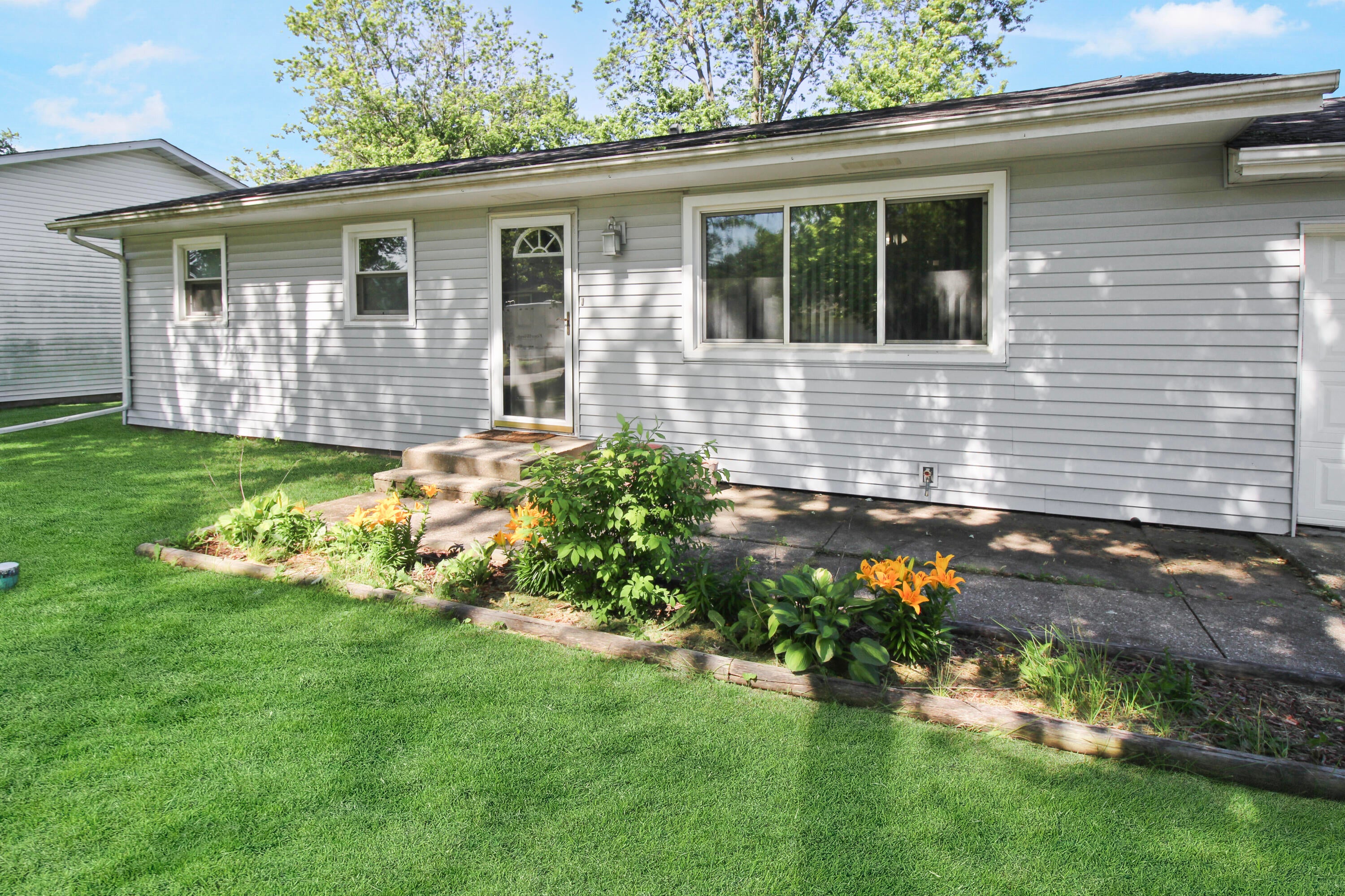 7714 Wallace Street — photo