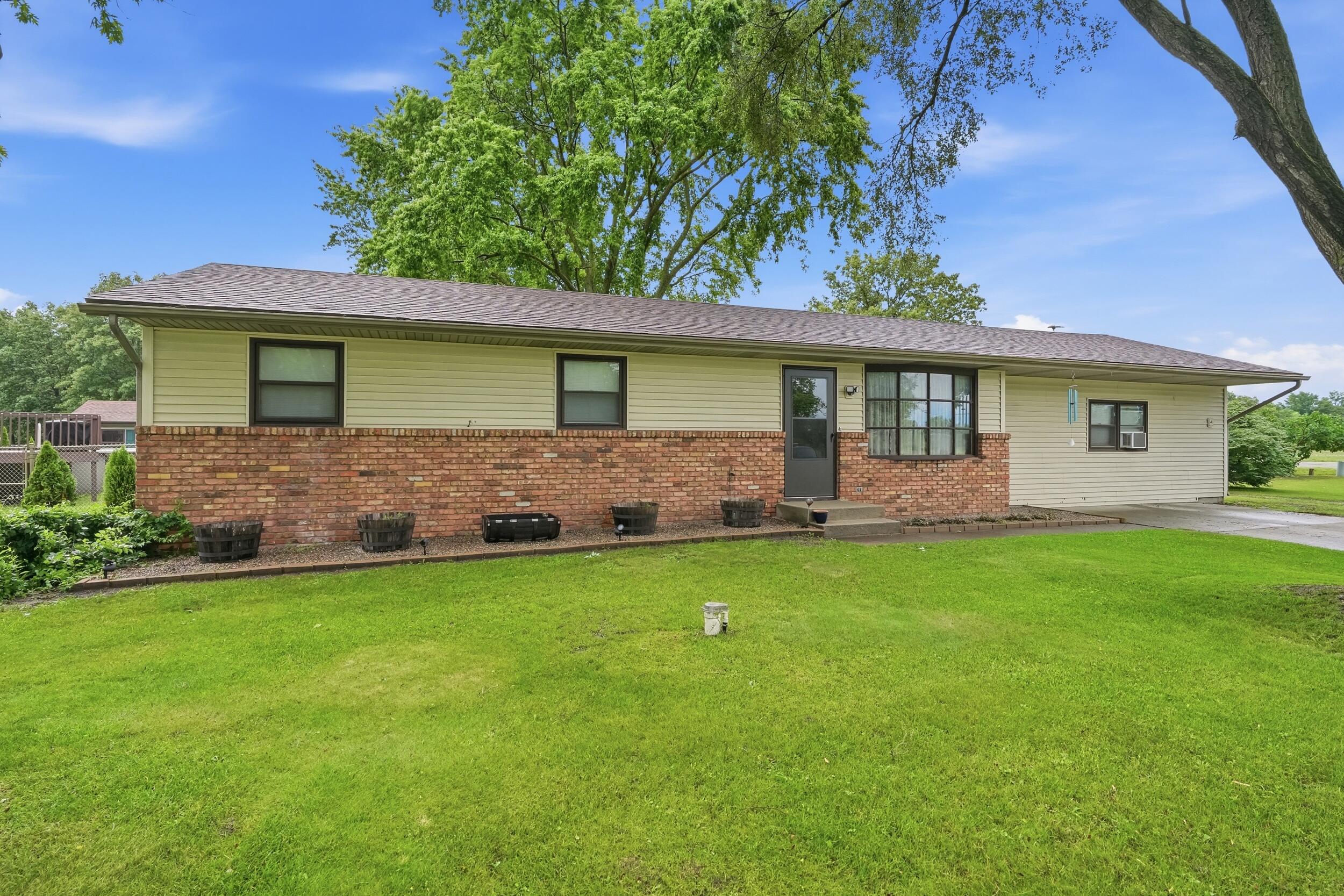 9978 N 388 W — photo