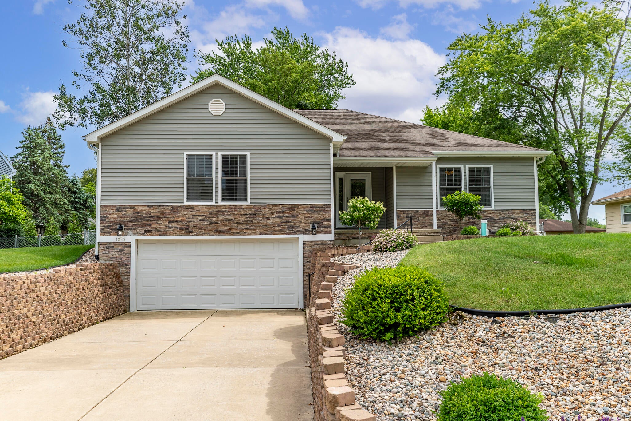 2352 Four Seasons Parkway — photo