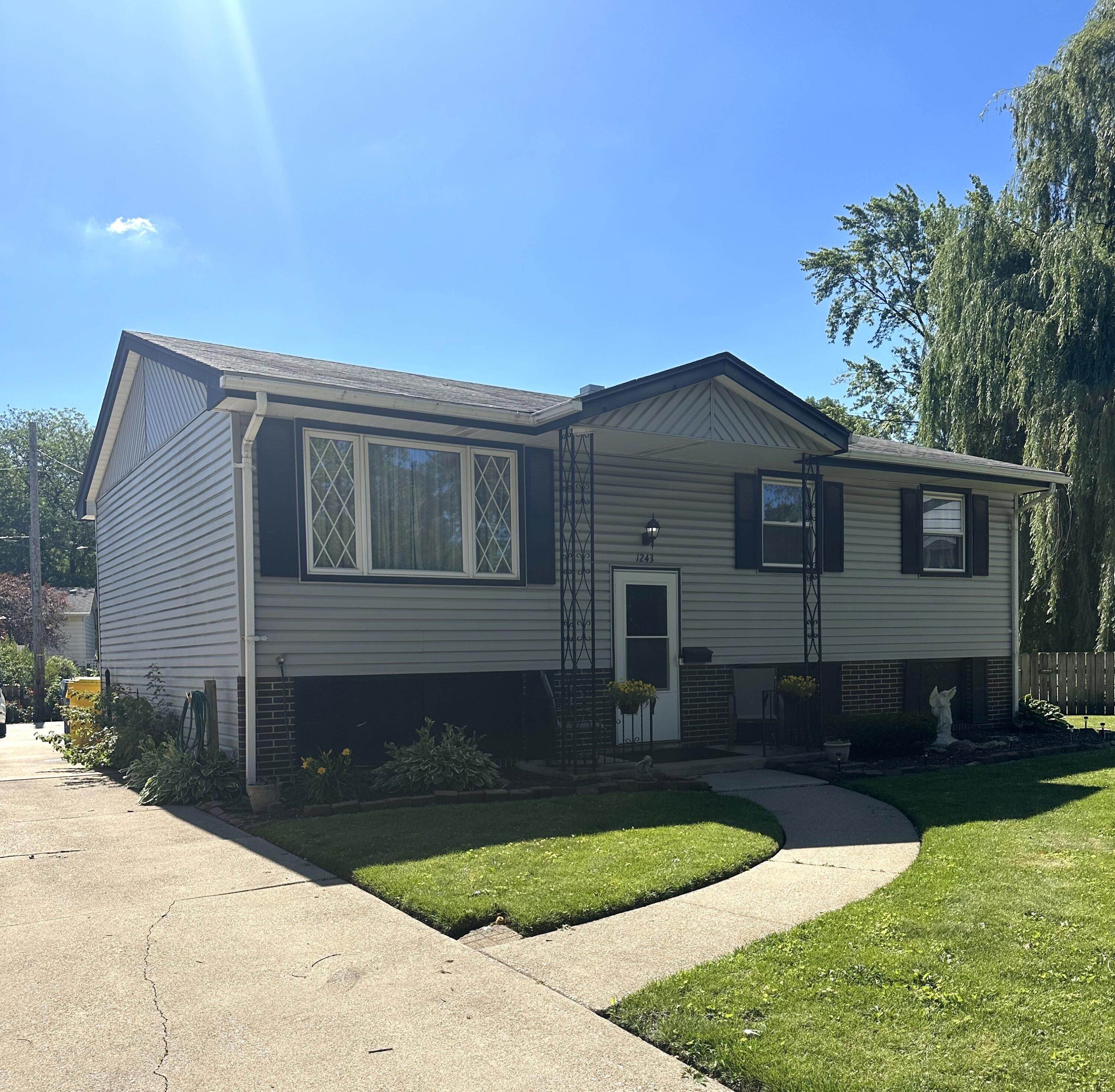 1243 N Lafayette Court — photo
