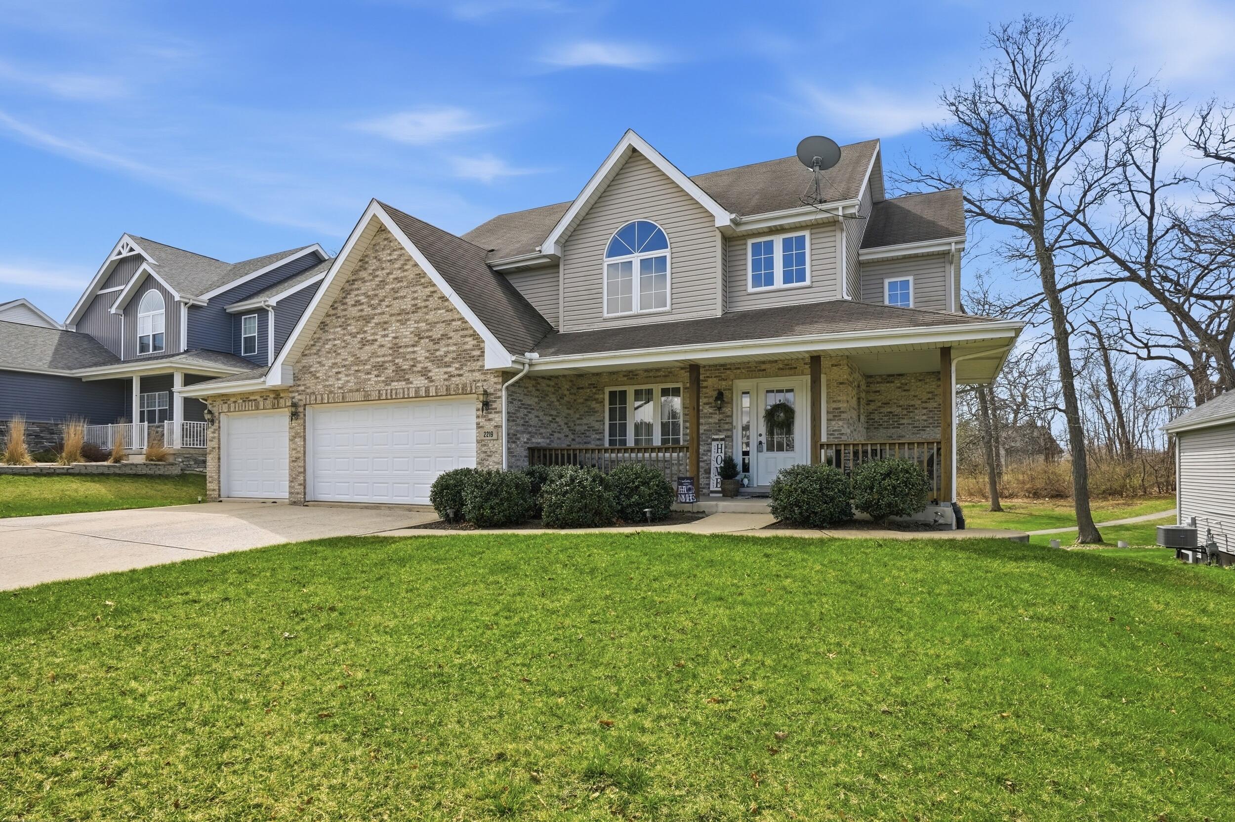 2219 Forest View Lane — photo