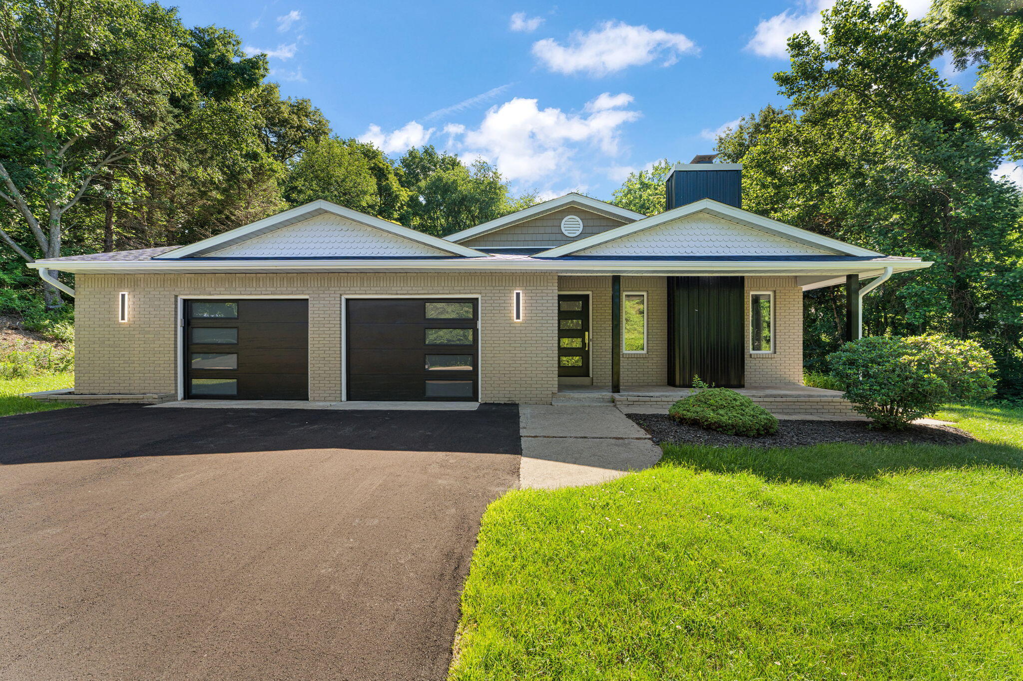 1811 N Country Lane — photo