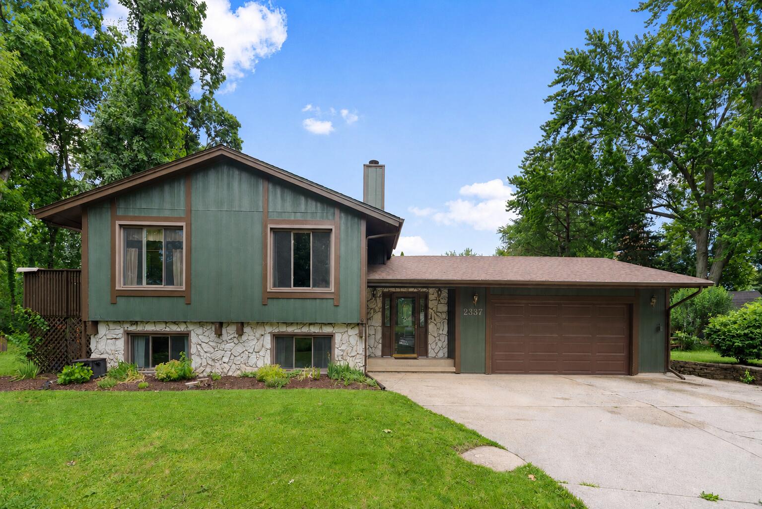 2337 Four Seasons Parkway — photo