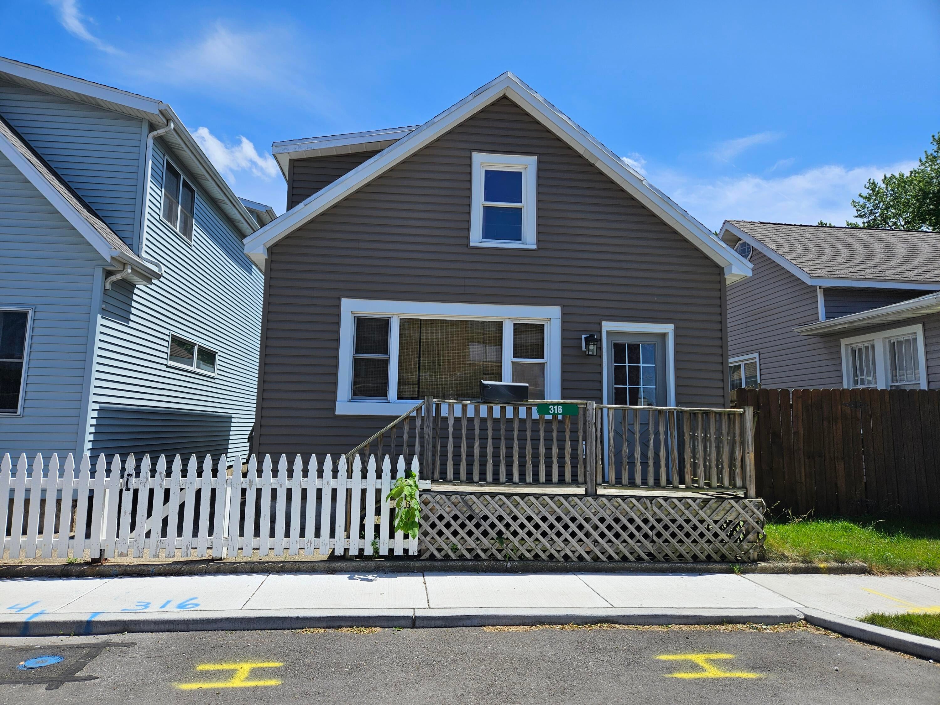 316 W 11th Street — photo