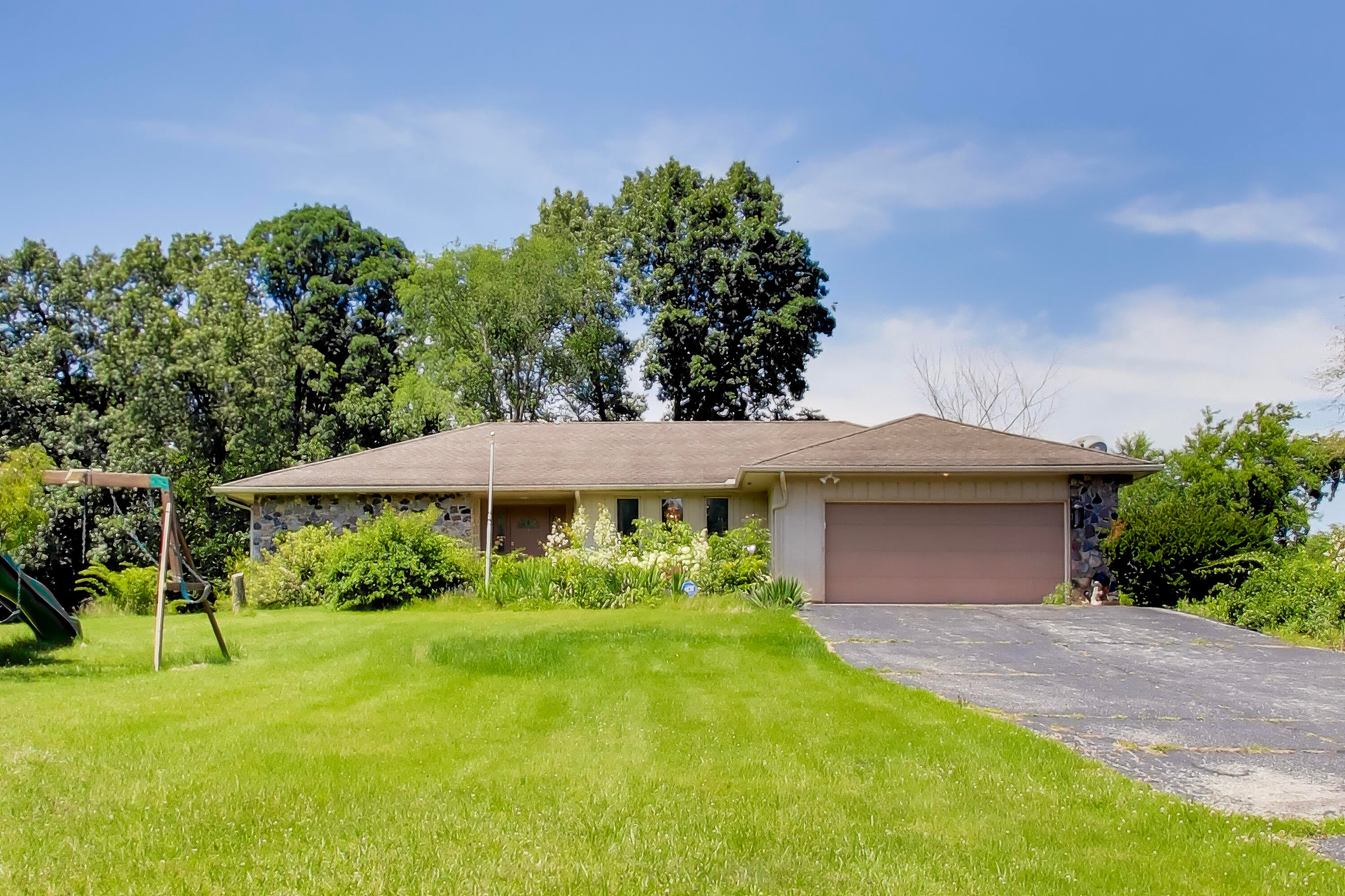 1434 US-421 — photo