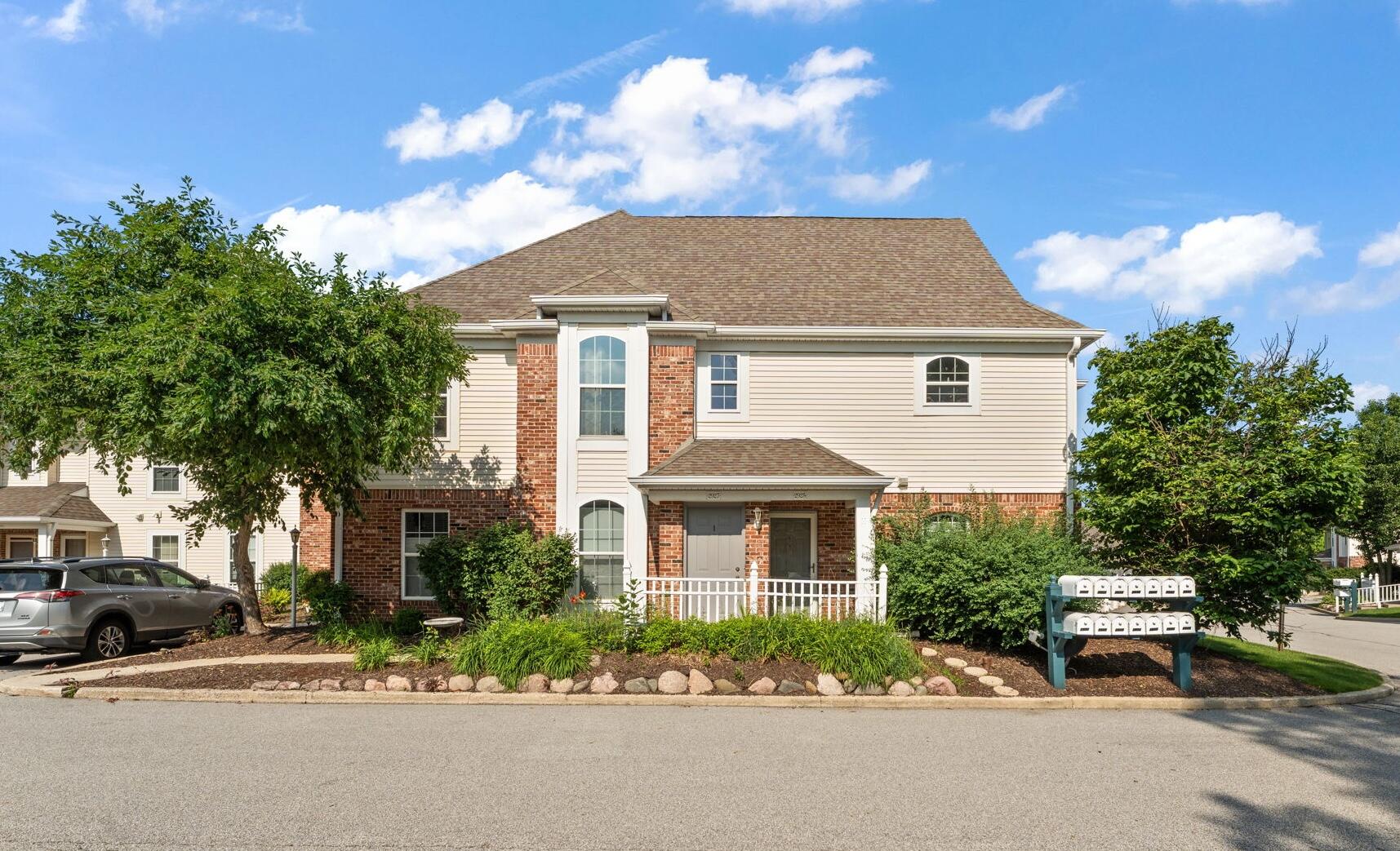 2925 Foggy Glen Drive — photo