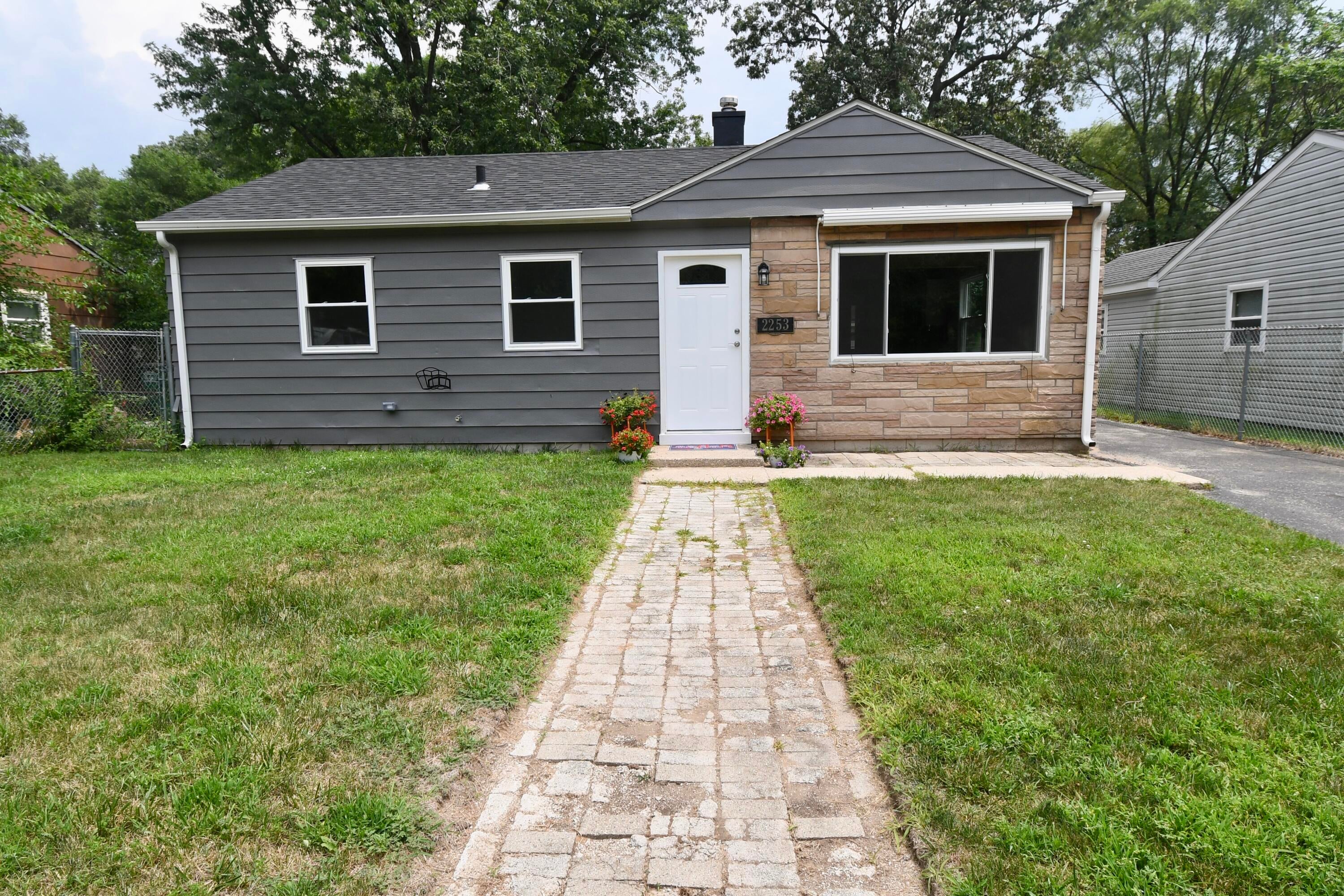 2253 Wayne Street — photo
