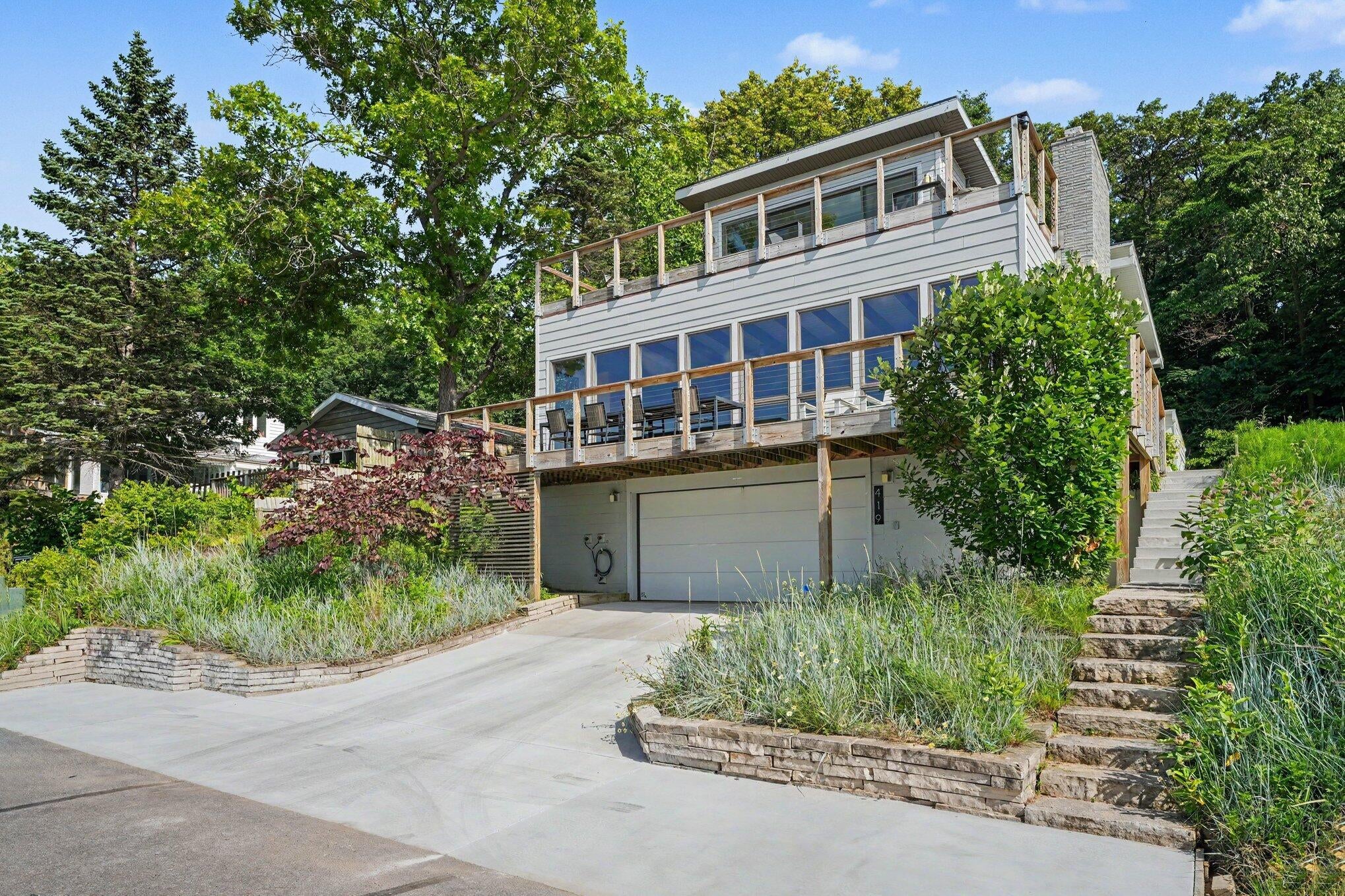 419 E Lake Front Drive — photo