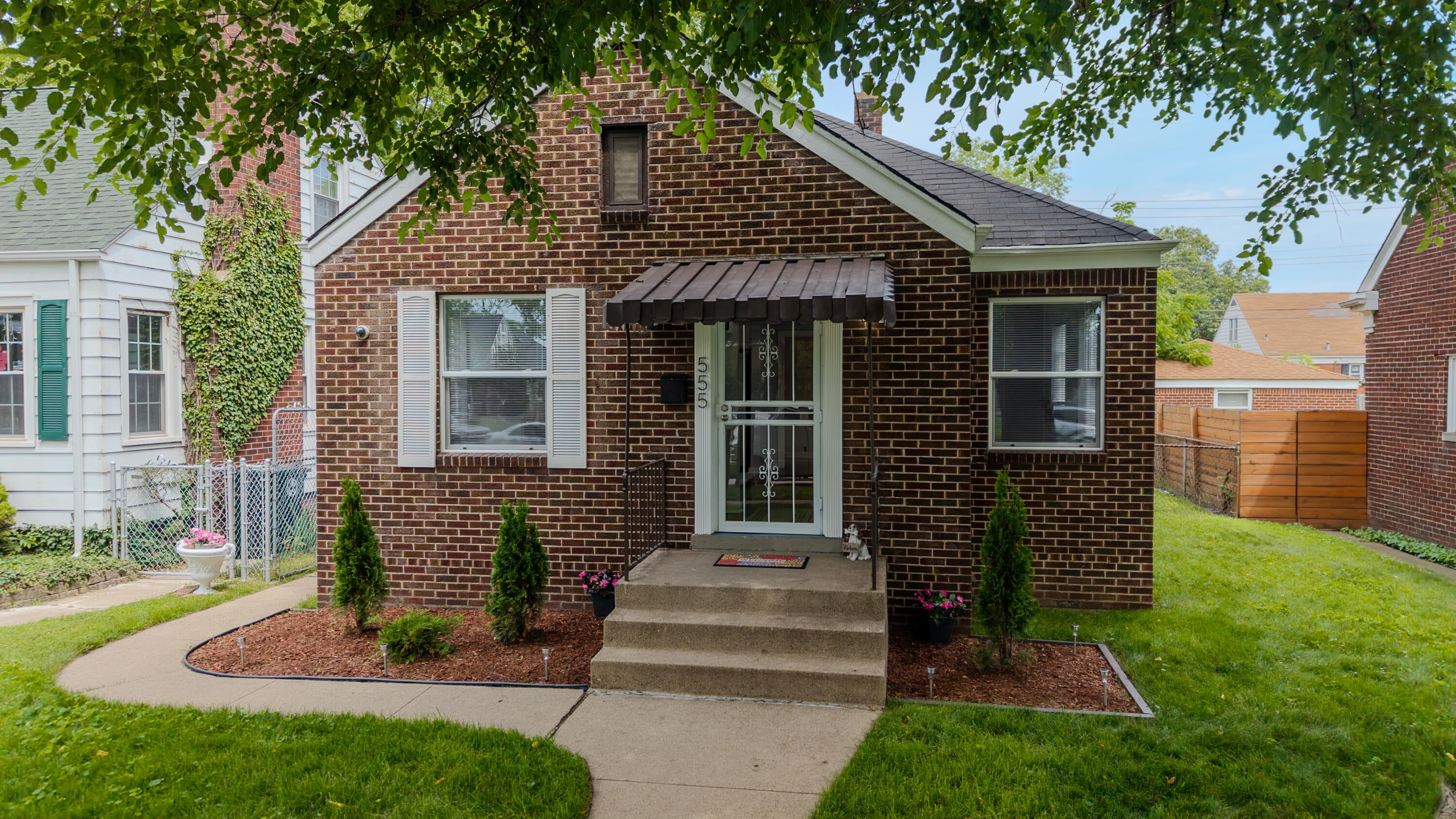 555 Taft Place — photo