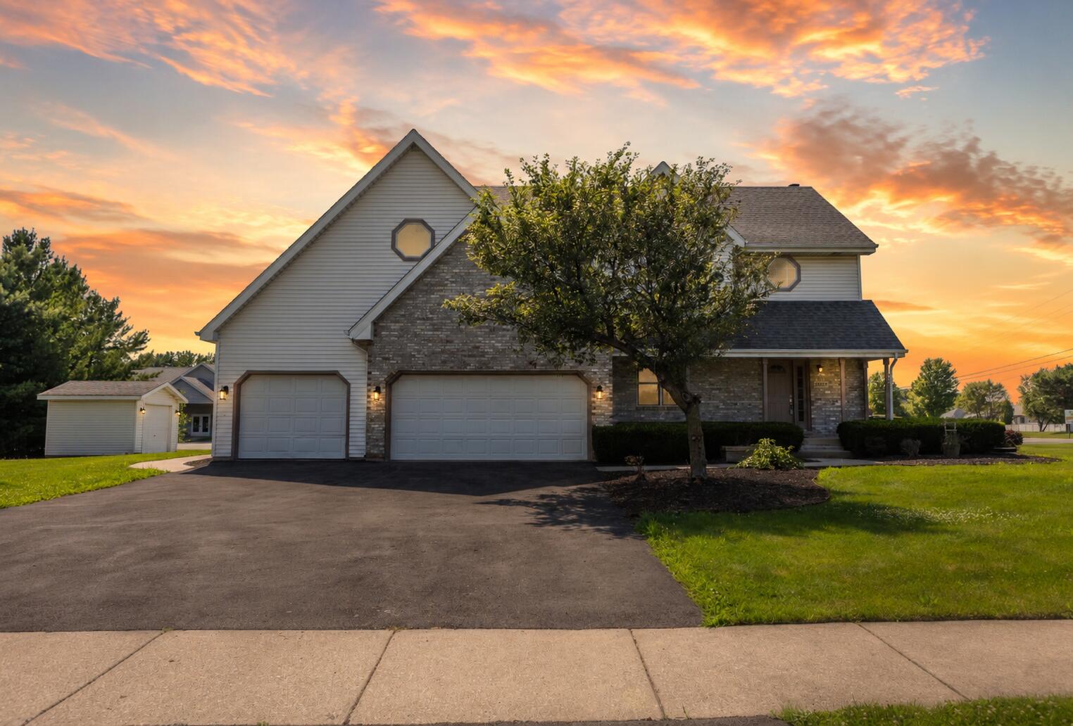 9302 Mallard Lane — photo