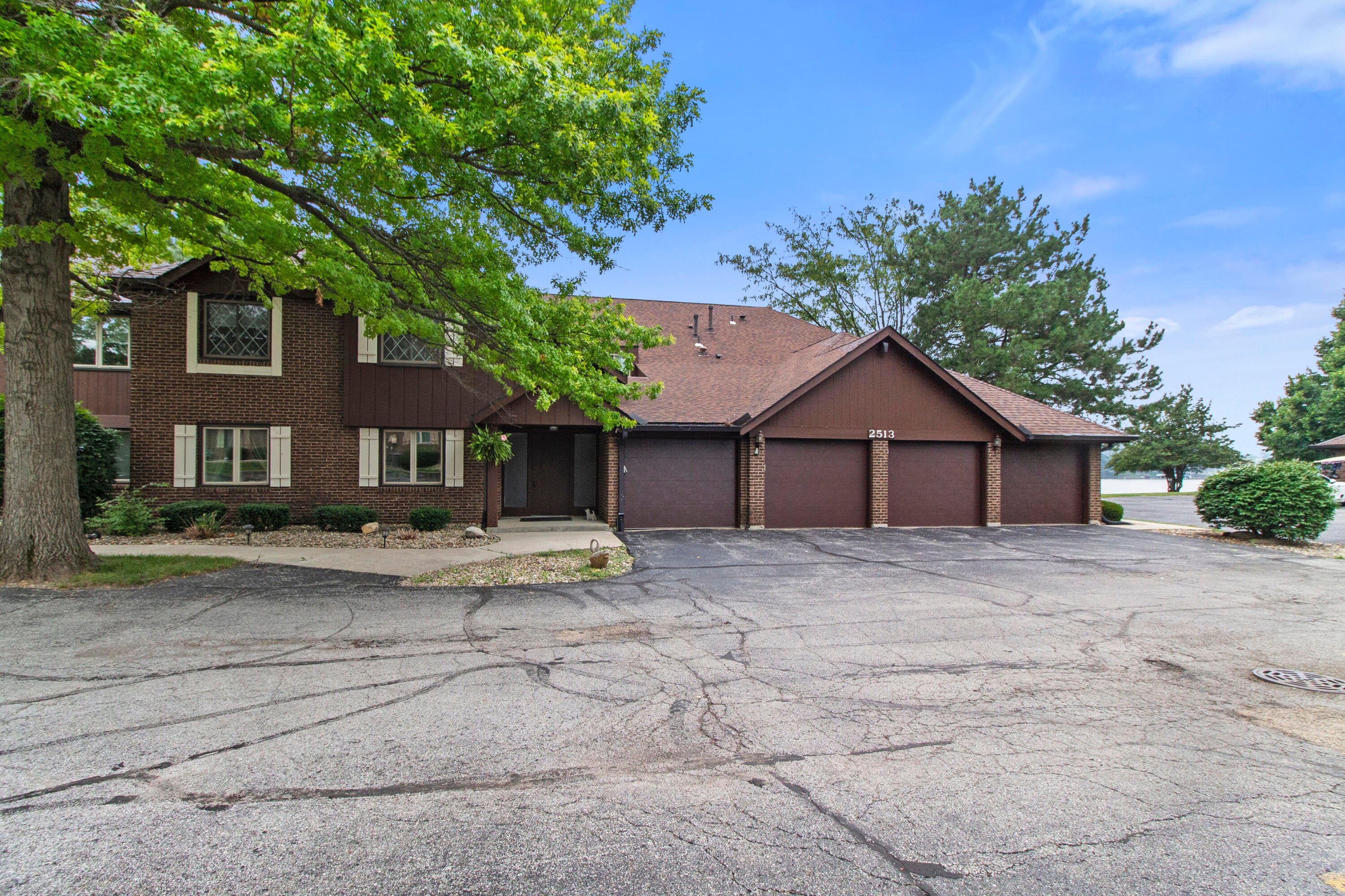 2513 E Lakeshore Drive — photo