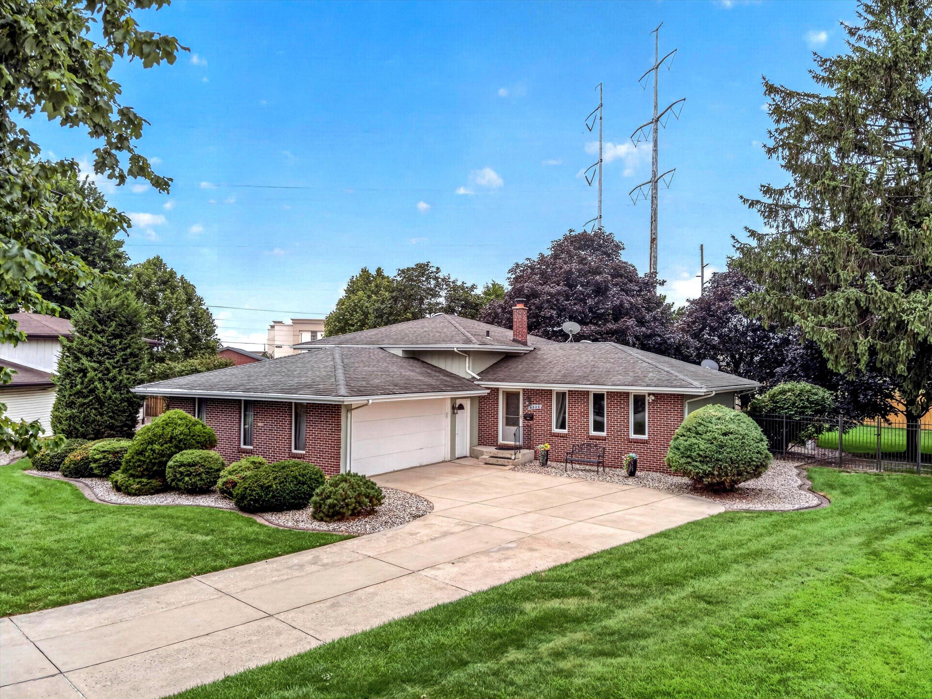 8832 Jefferson Court — photo