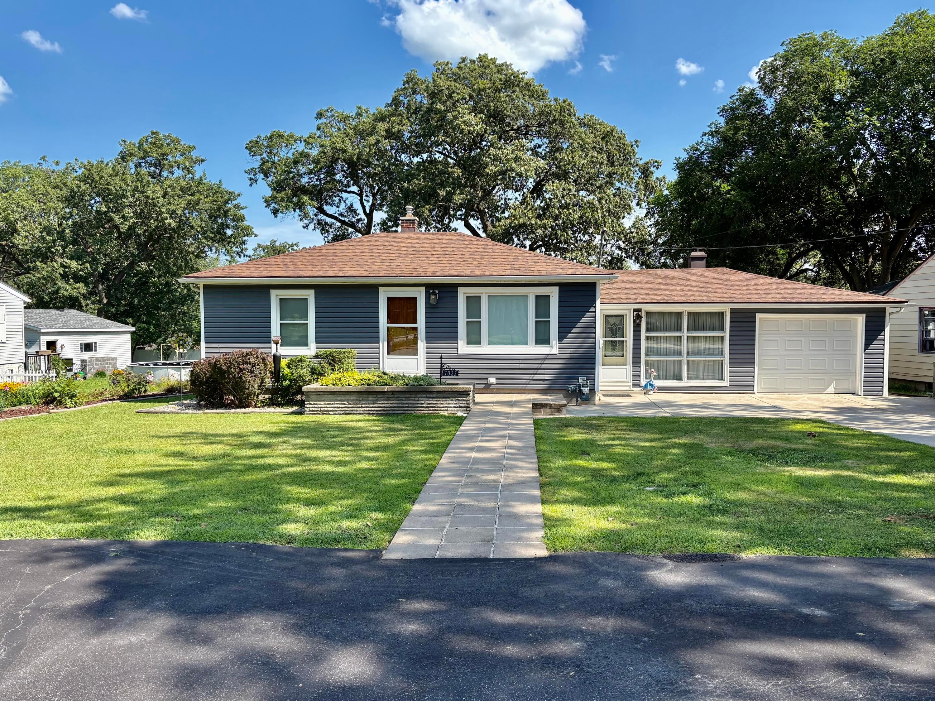 1023 Riverlane Drive — photo
