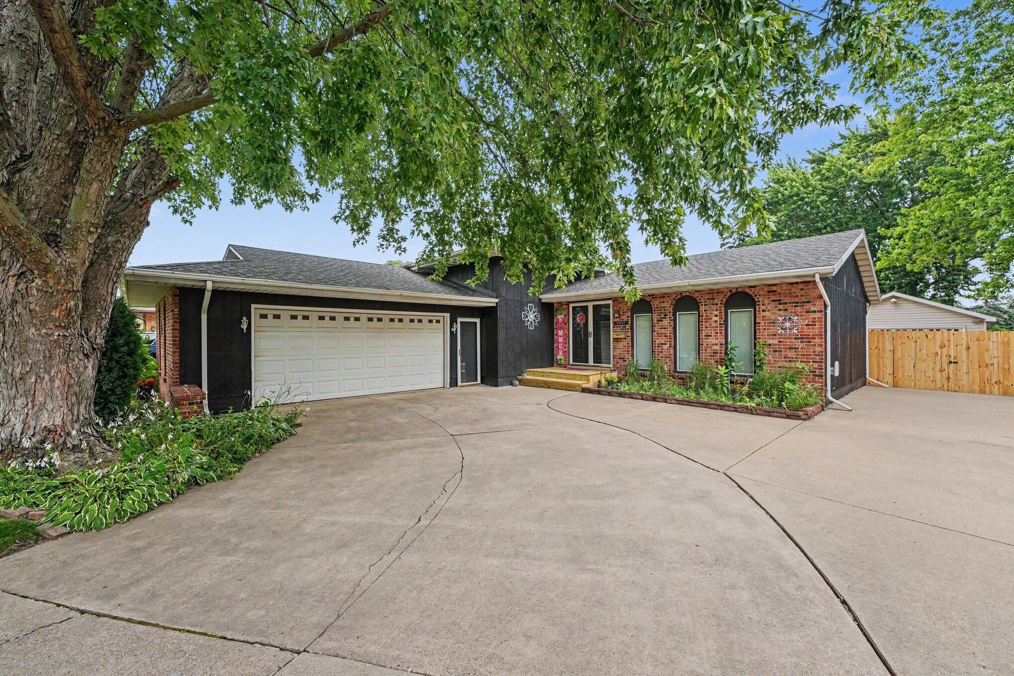 9425 Larch Drive — photo