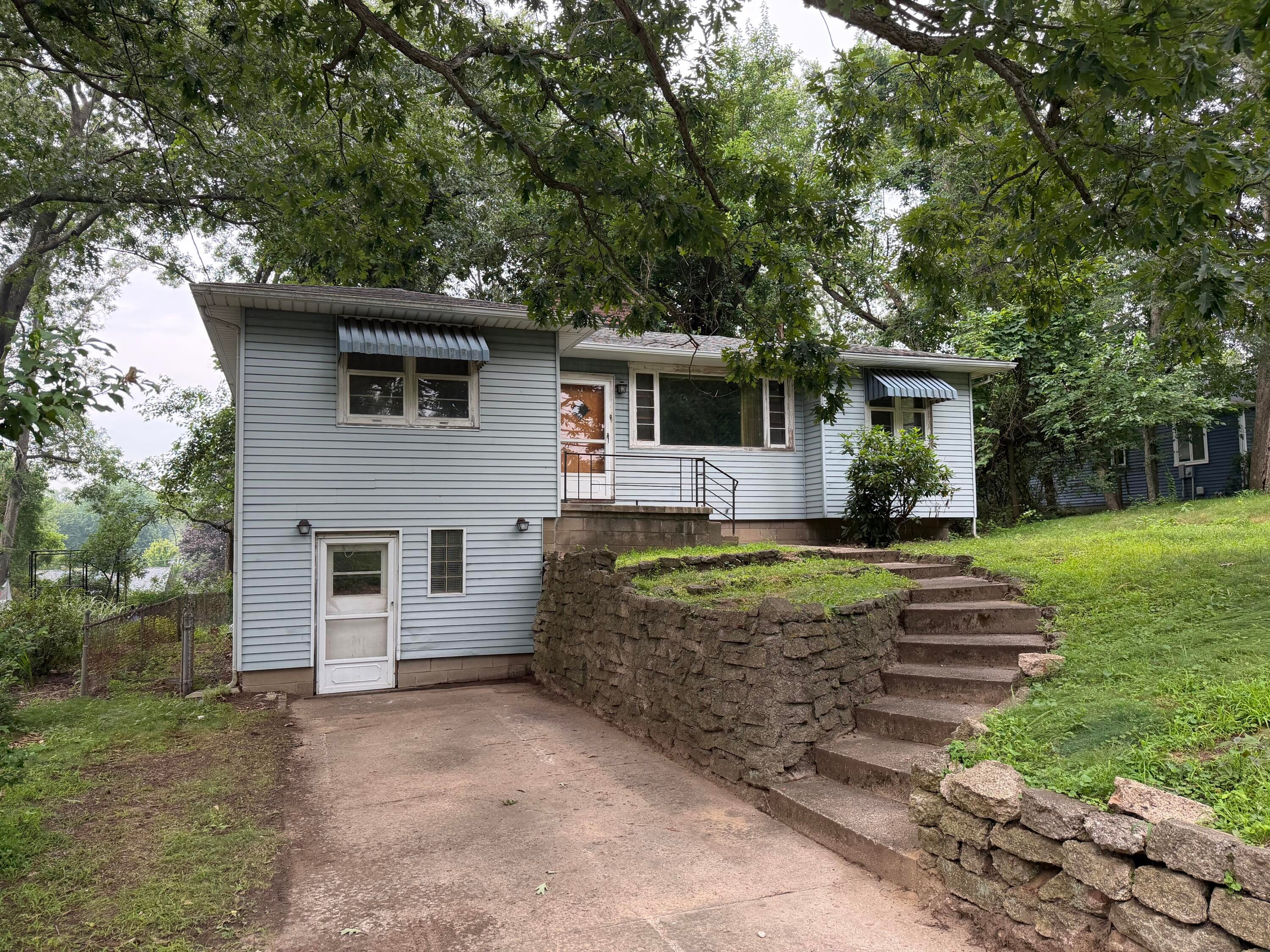 249 Shoreland Drive — photo