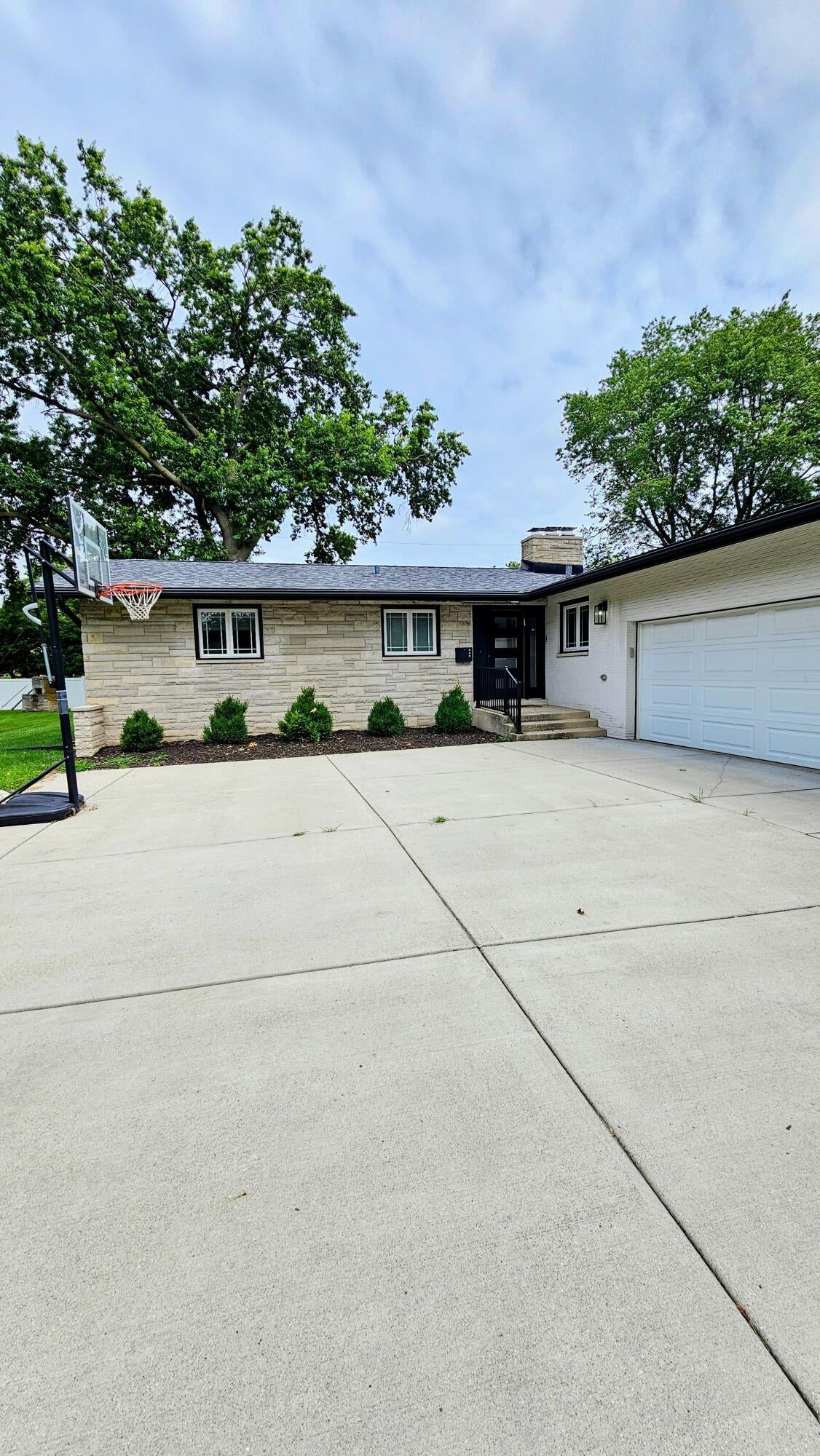 1411 Kraft Drive — photo