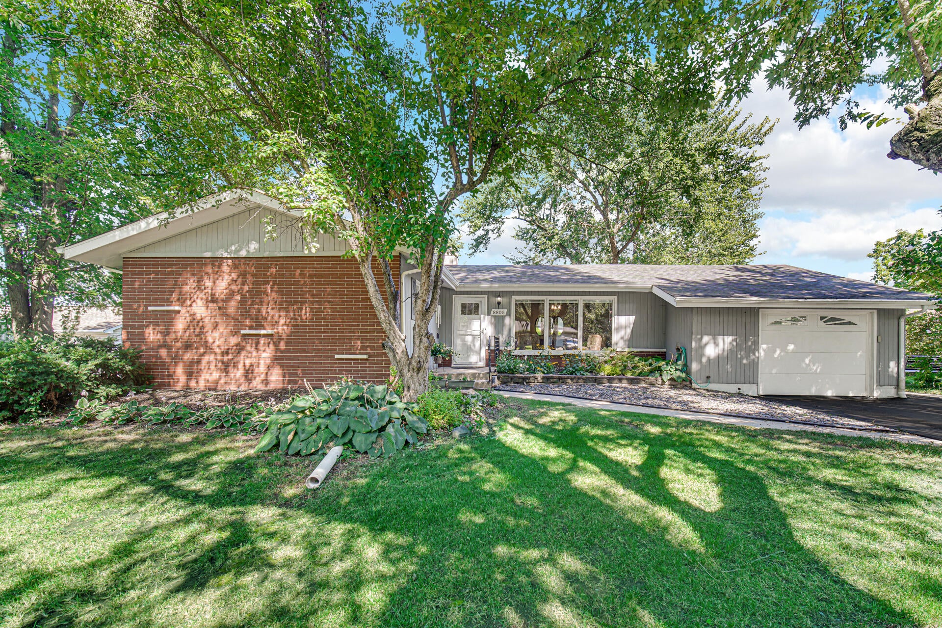 8805 Lee Street — photo