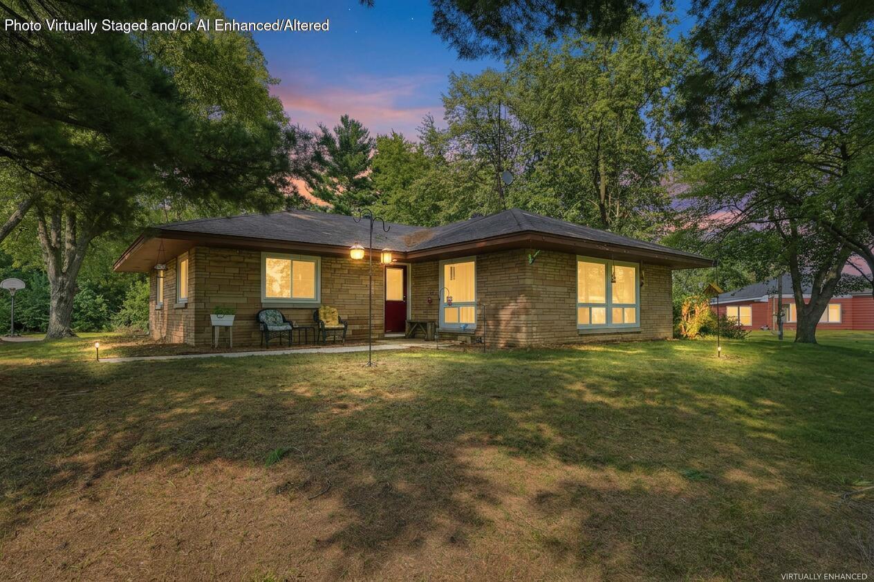 484 E Robbins Street — photo