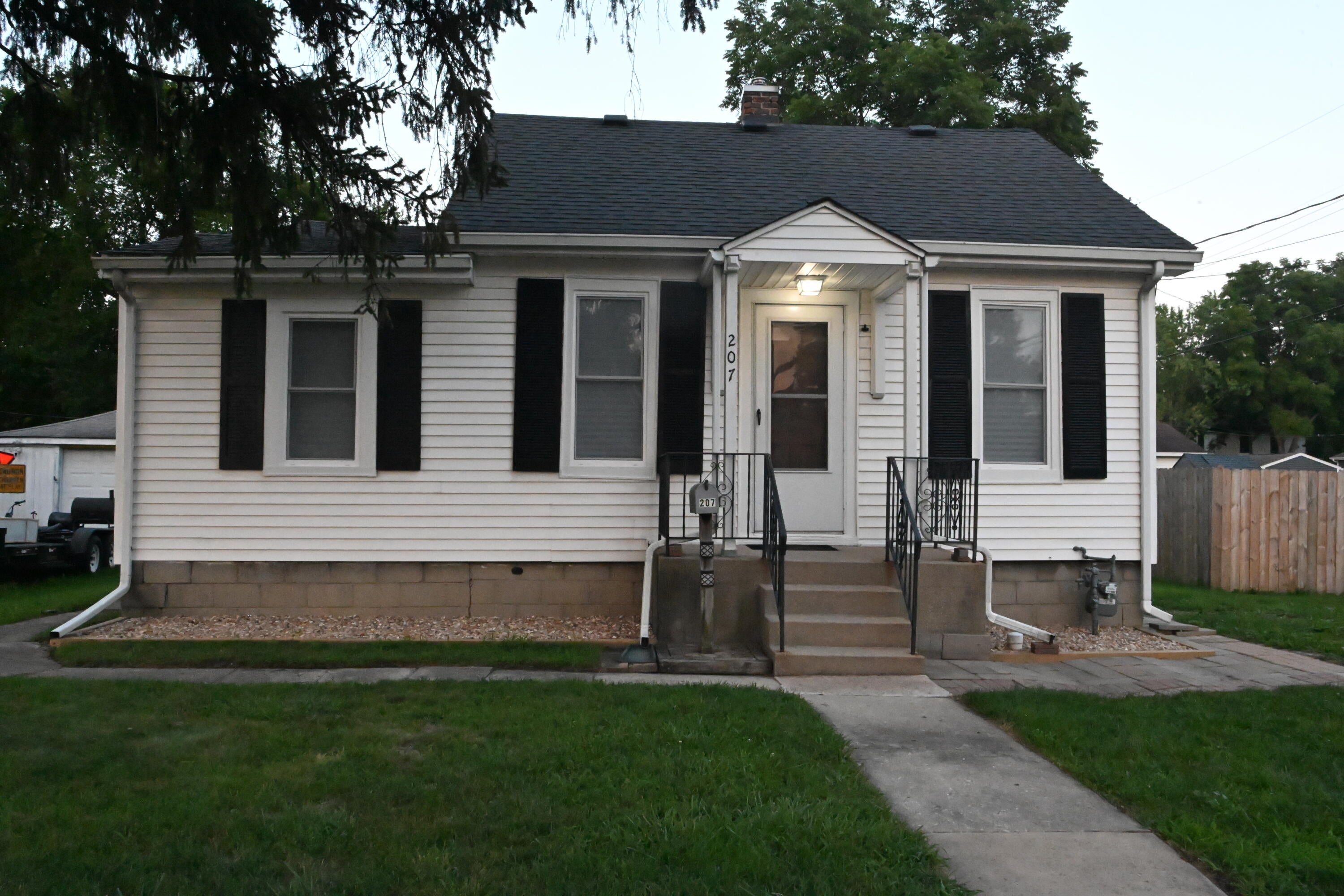 207 N Ash Street — photo