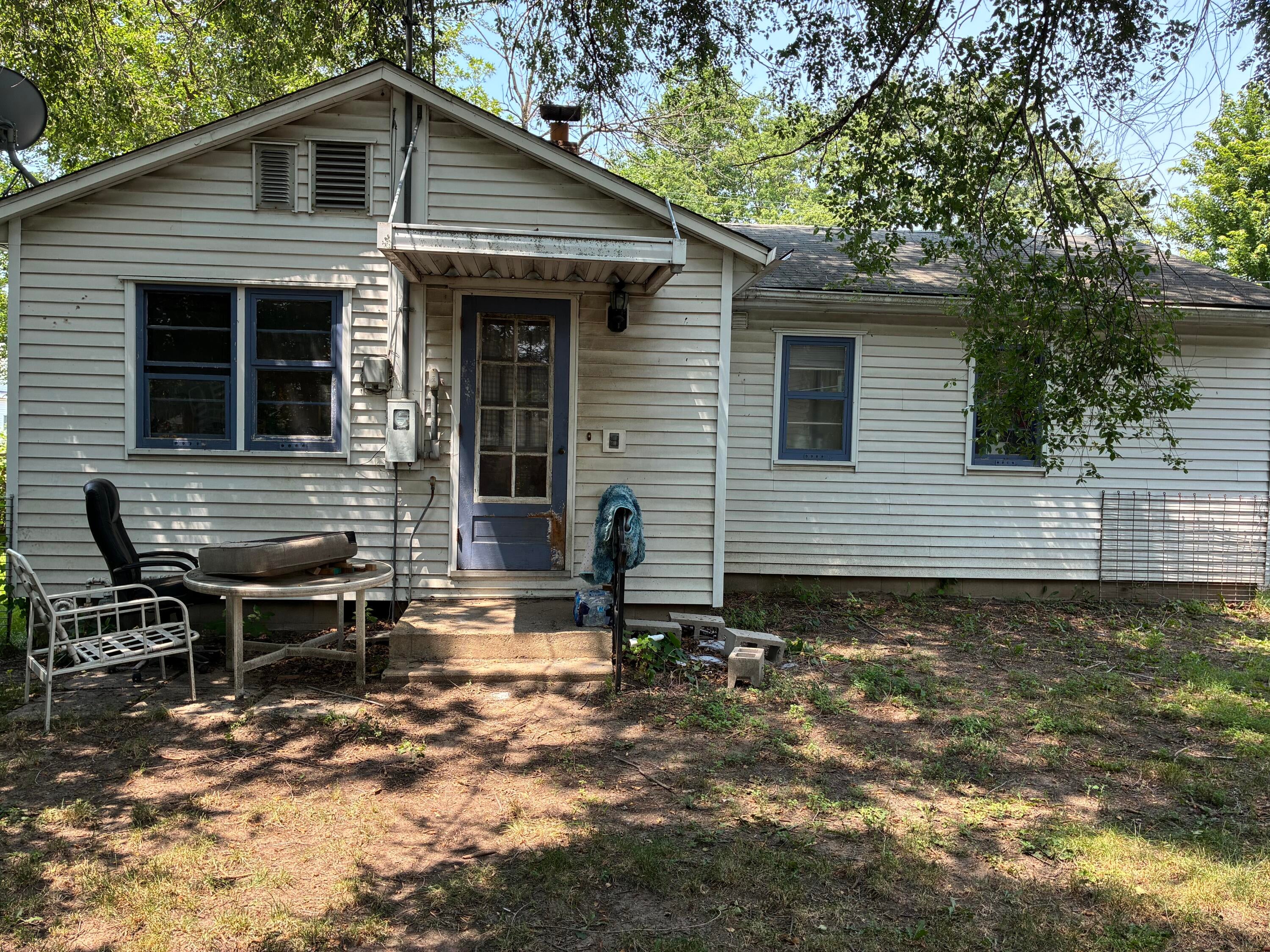 713 N Abigail Street — photo