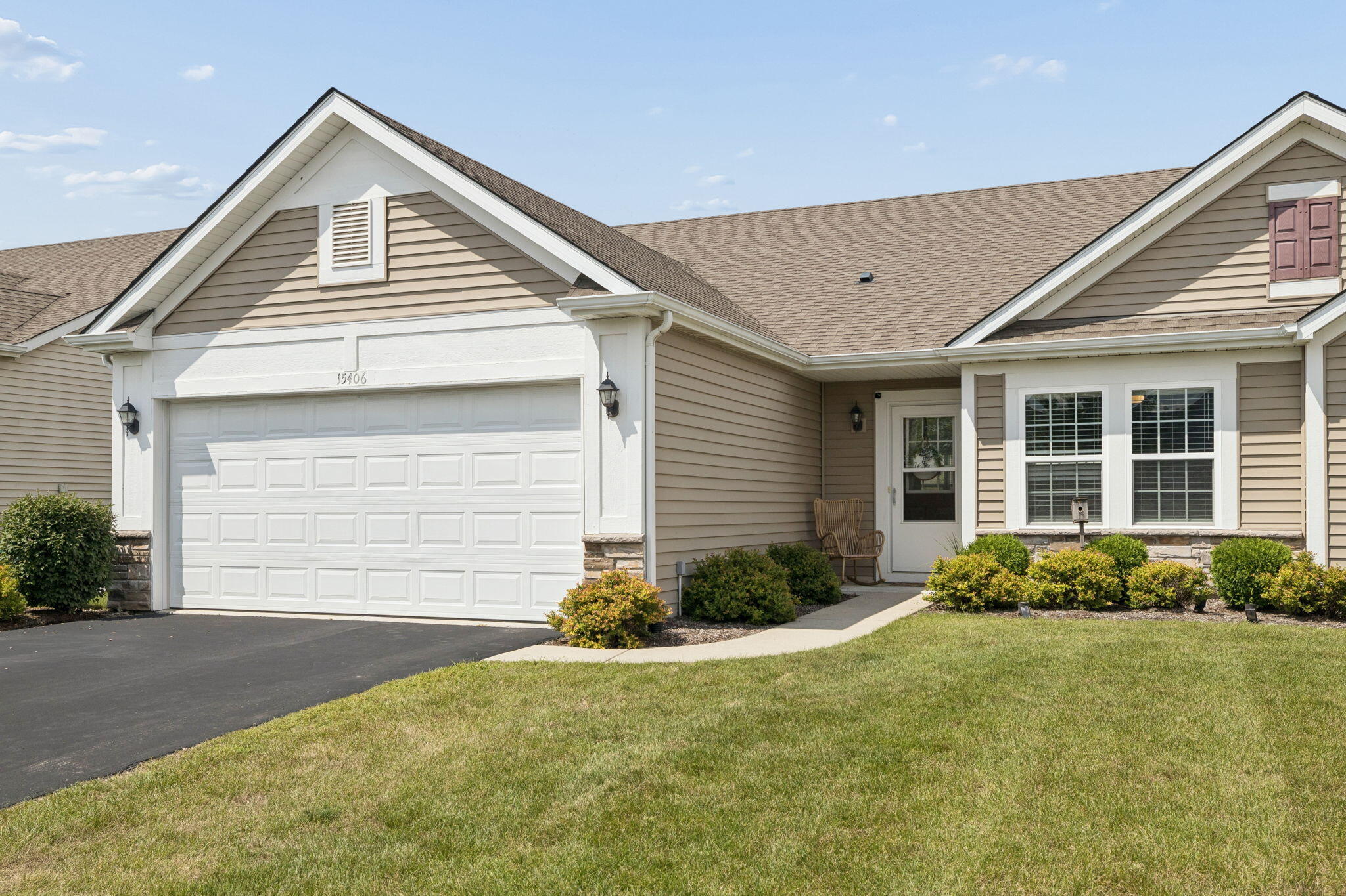 15406 W 102nd Place — photo