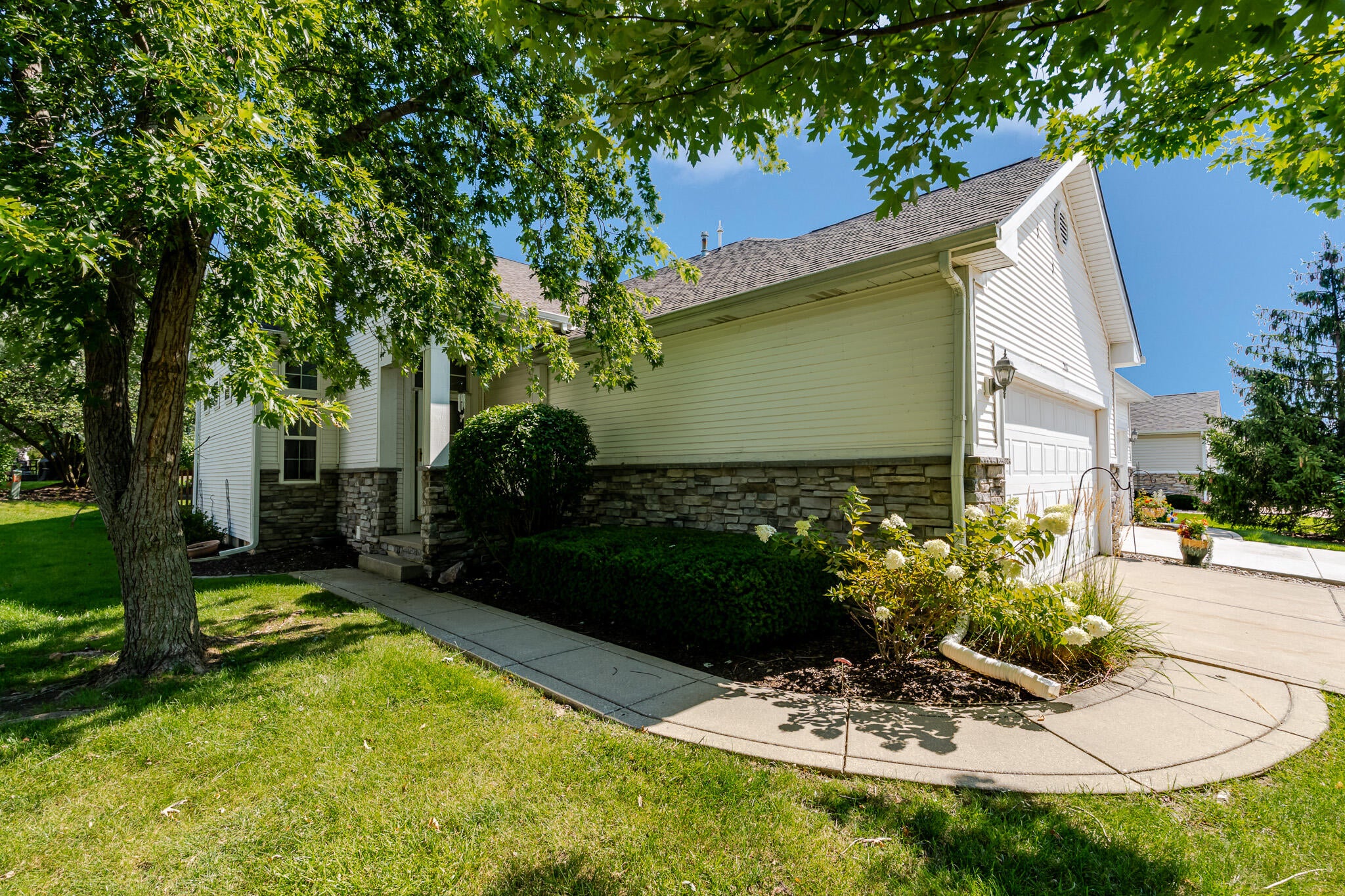 206 Fieldstone Drive — photo