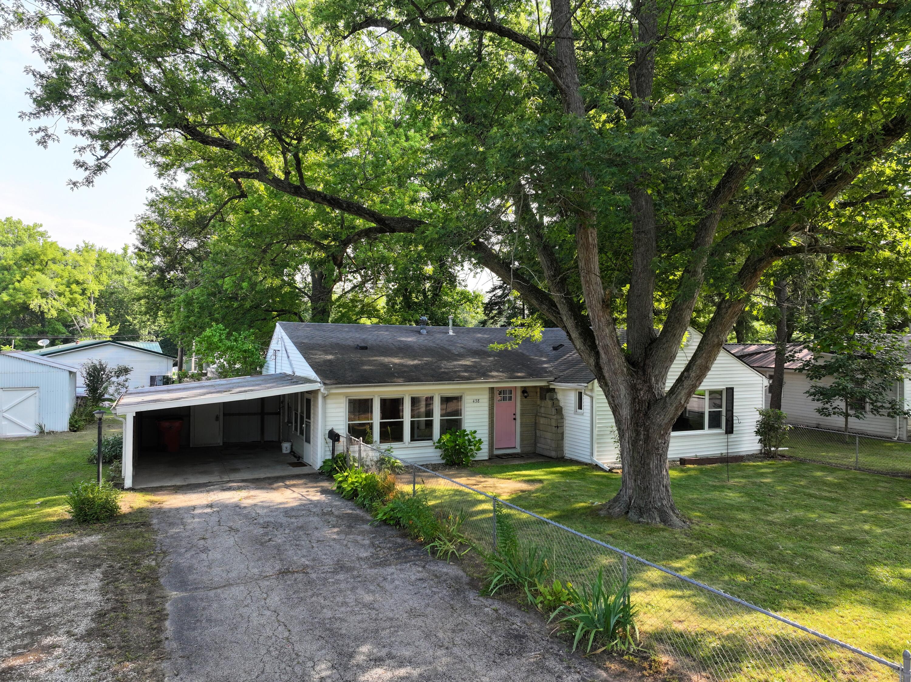 438 W Jefferson Street — photo