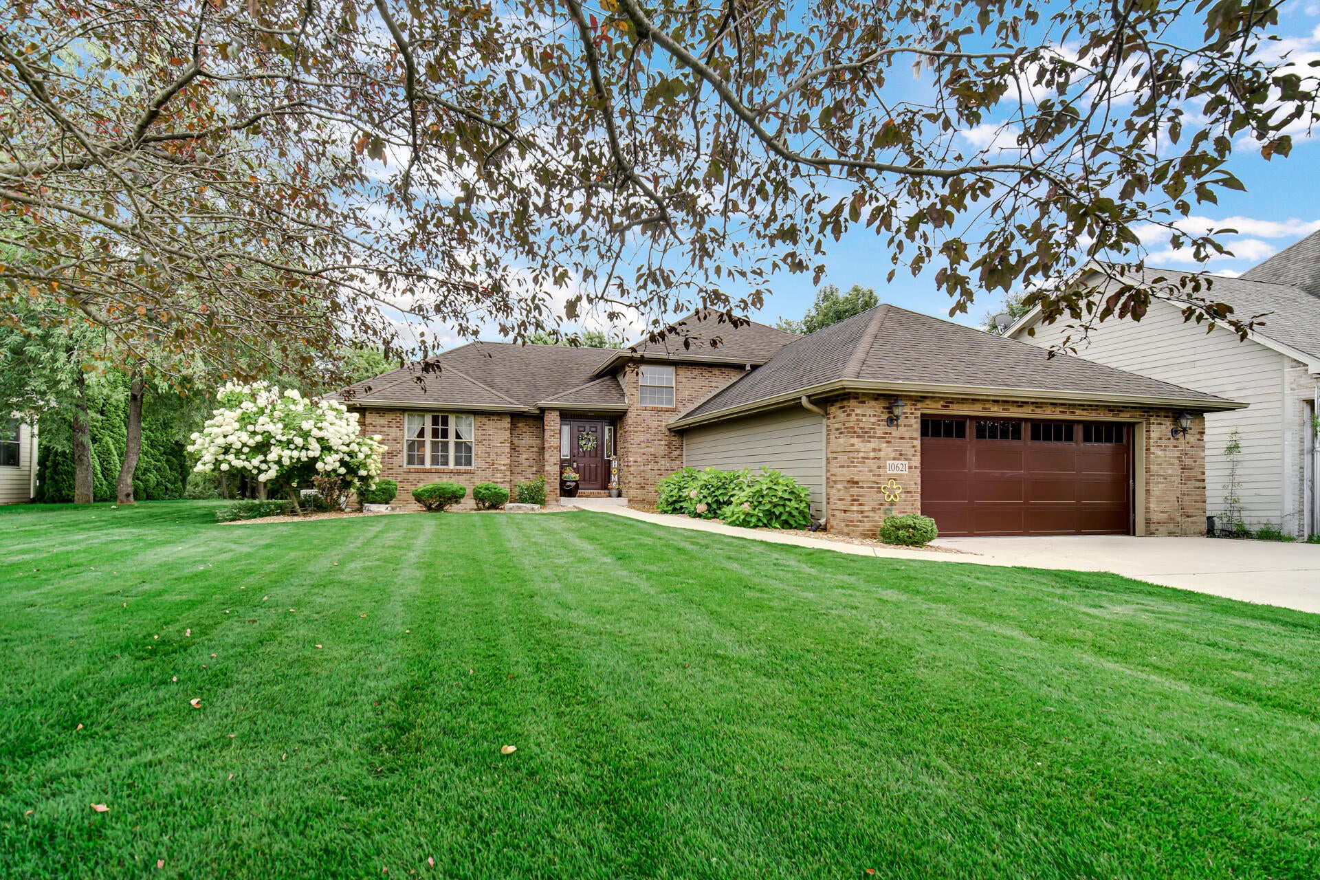 10621 Erie Drive — photo