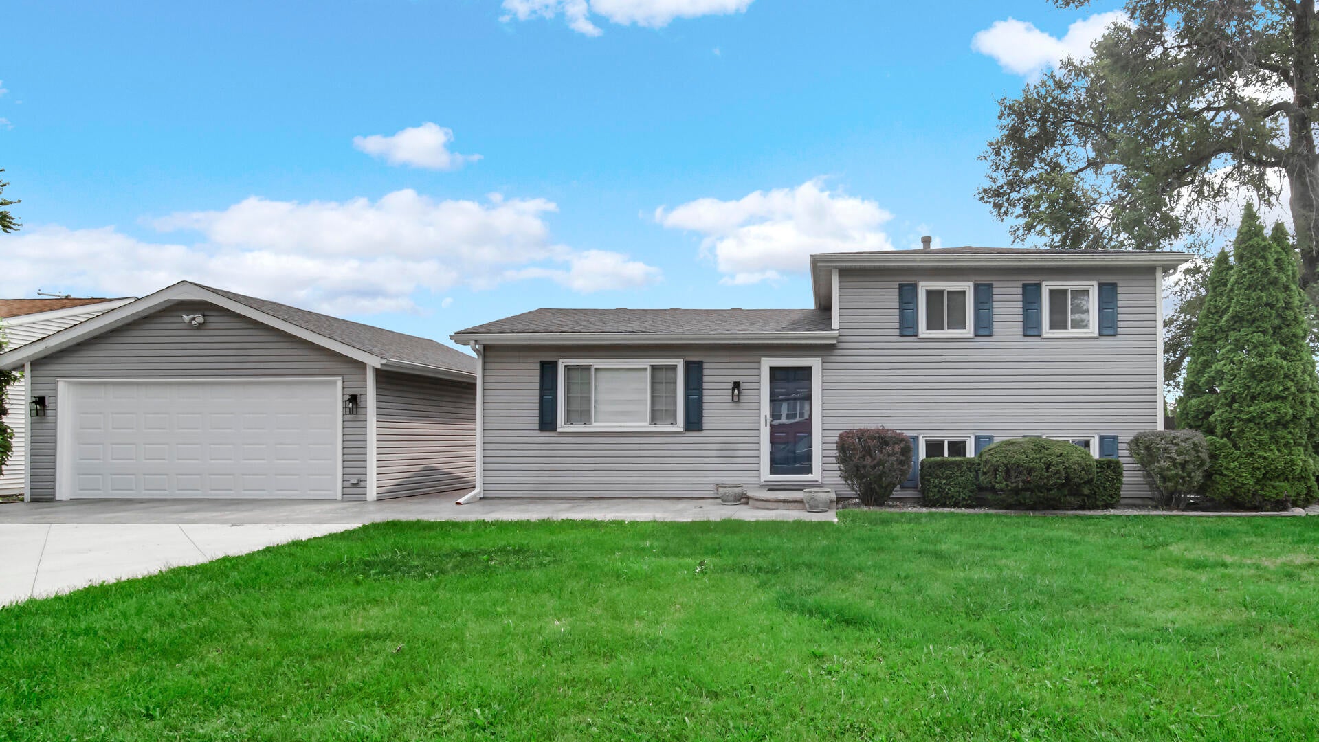 561 Eastwood Drive — photo