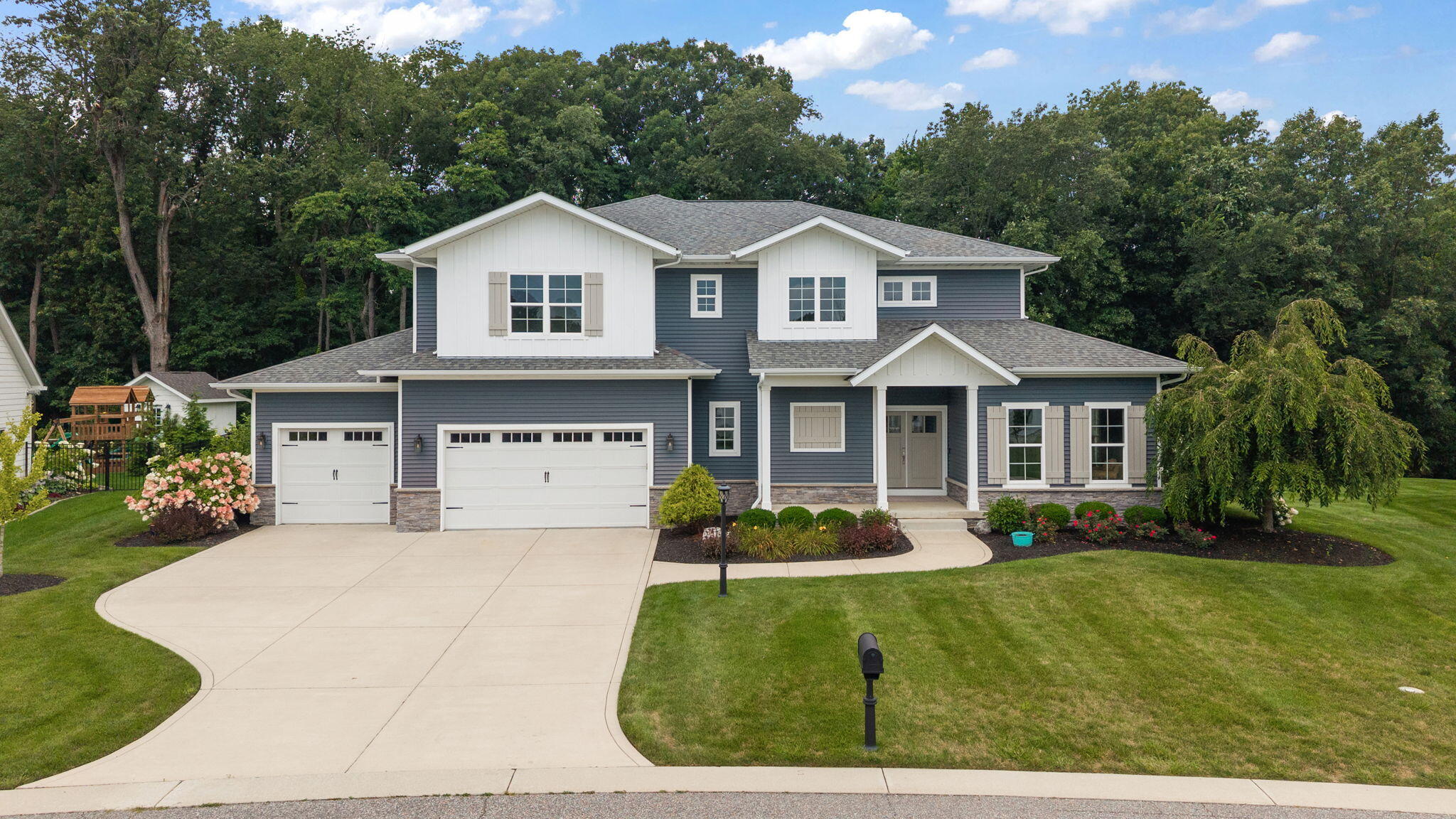 326 W Houghton Drive — photo
