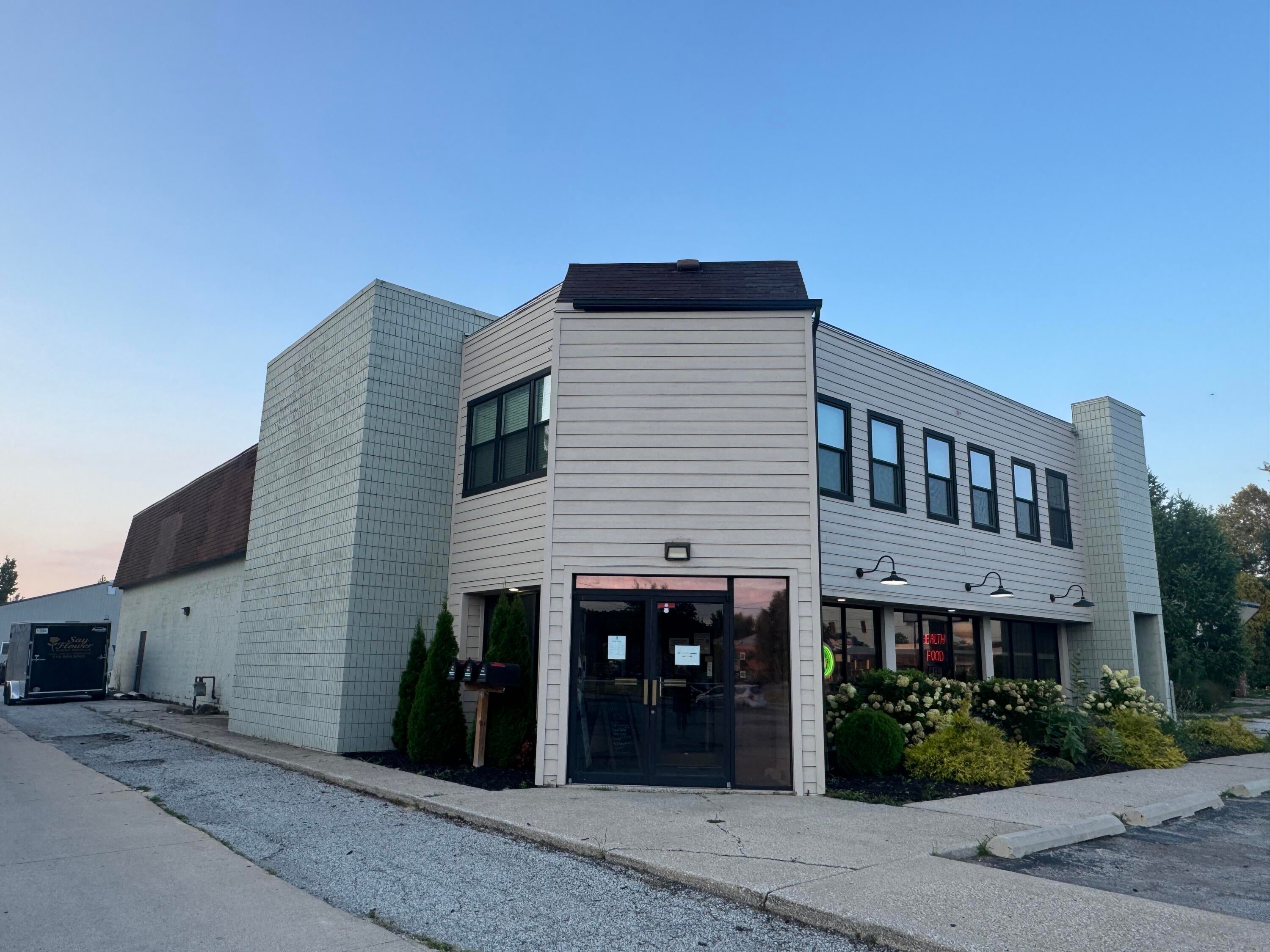 5830 US Highway 6 — photo
